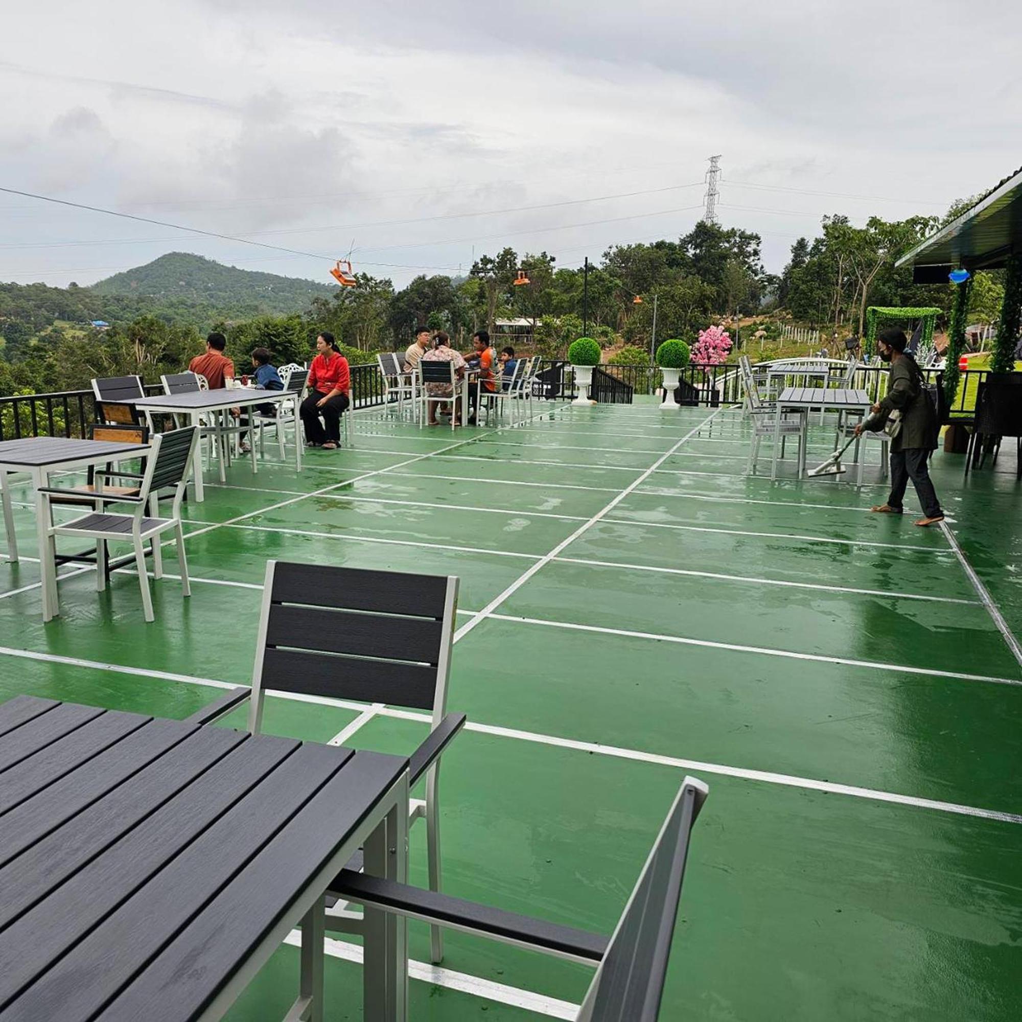 Ice Hill Hotel 2*