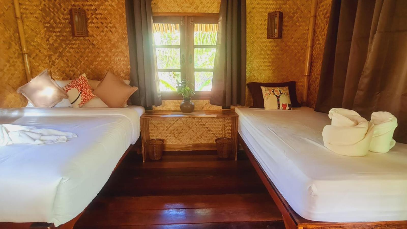 Hotel Tee In The Jungle *