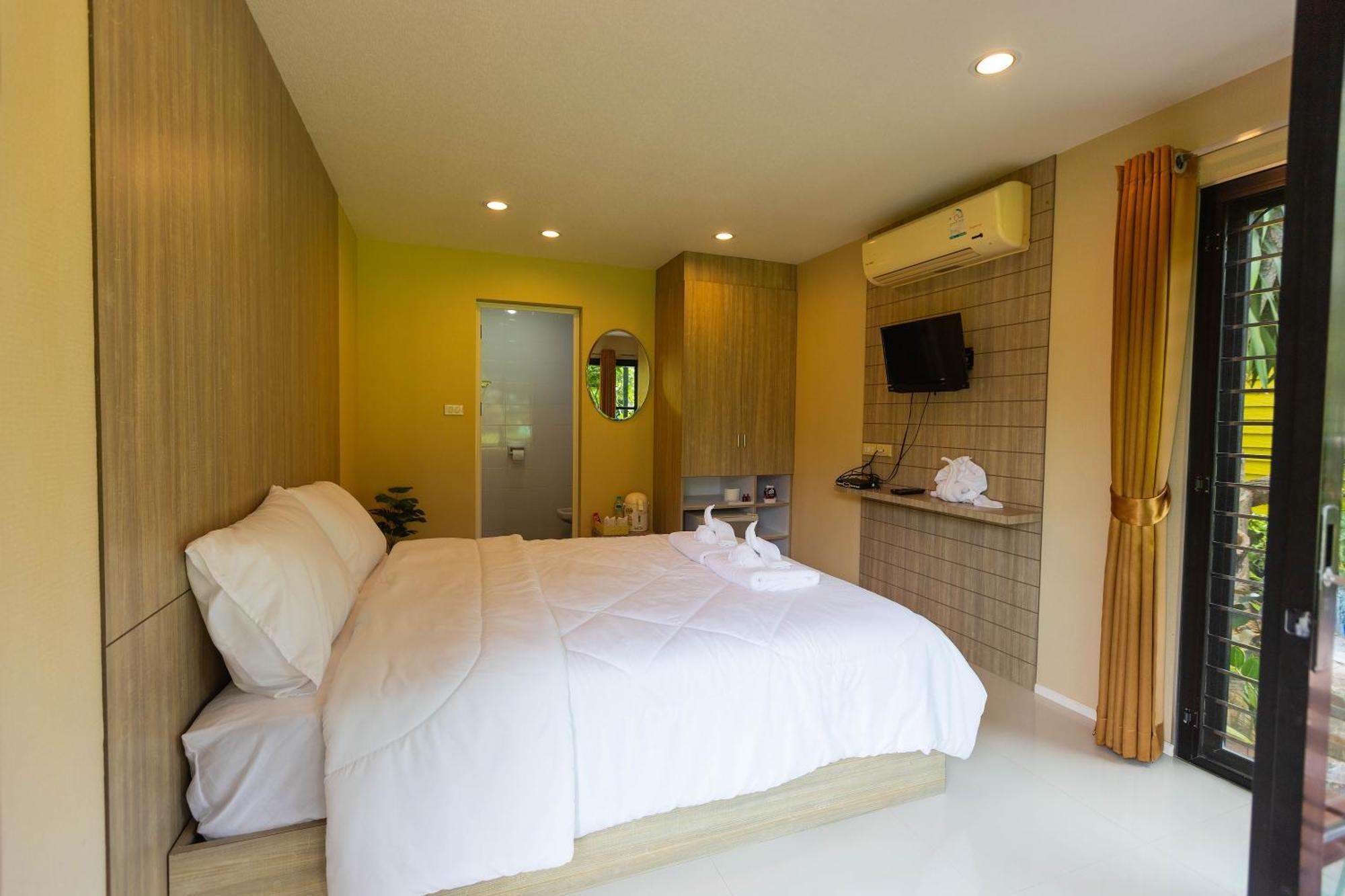 Jaris Resort *