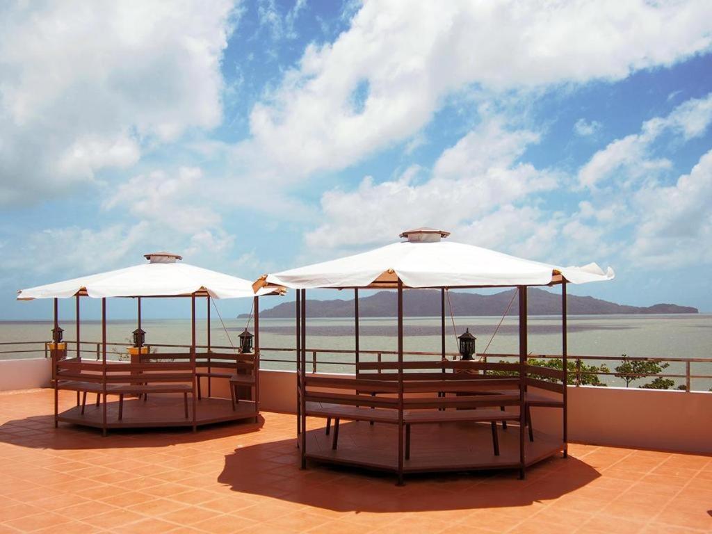 Terrace 3*