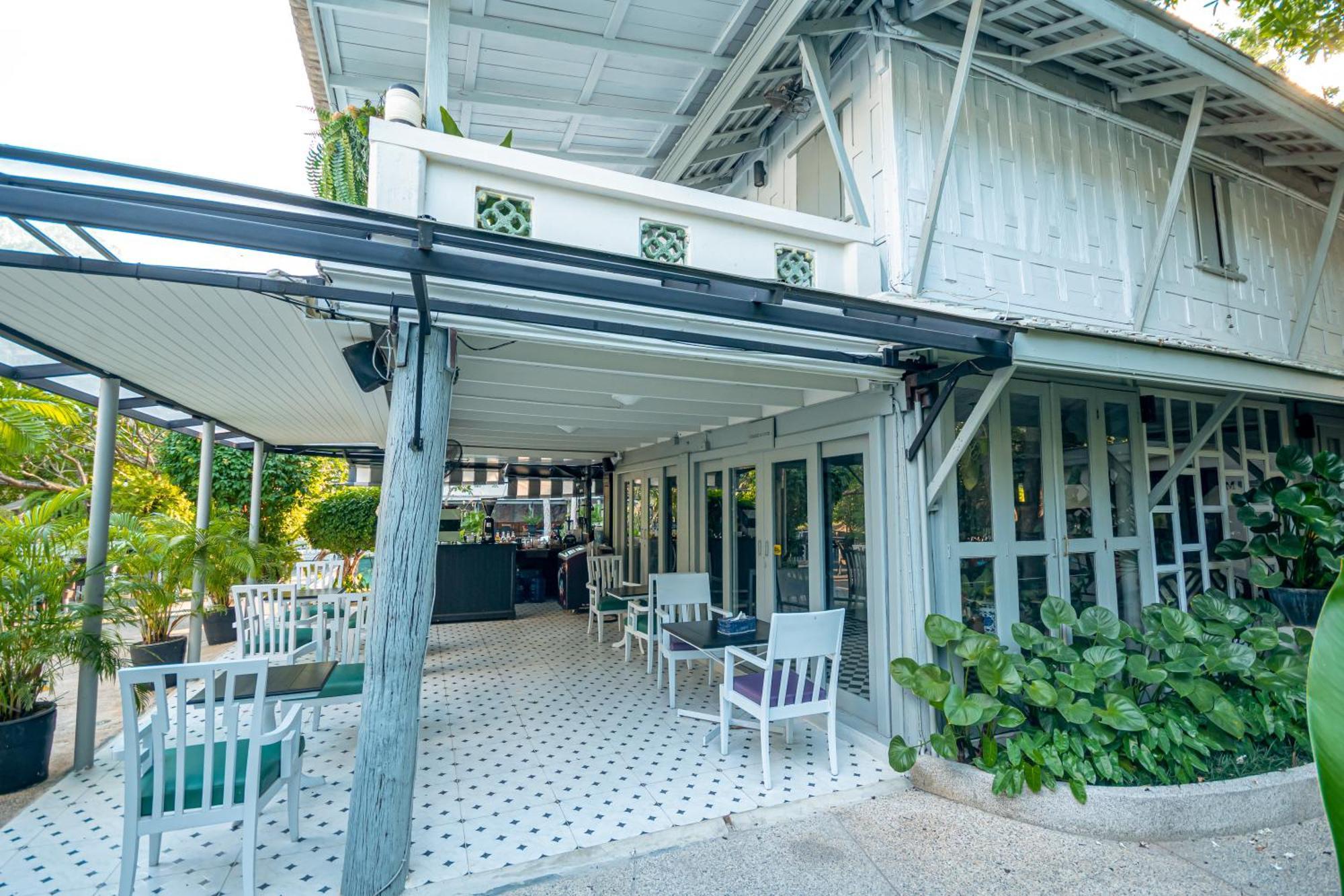 Zantiis Ndol Resort
