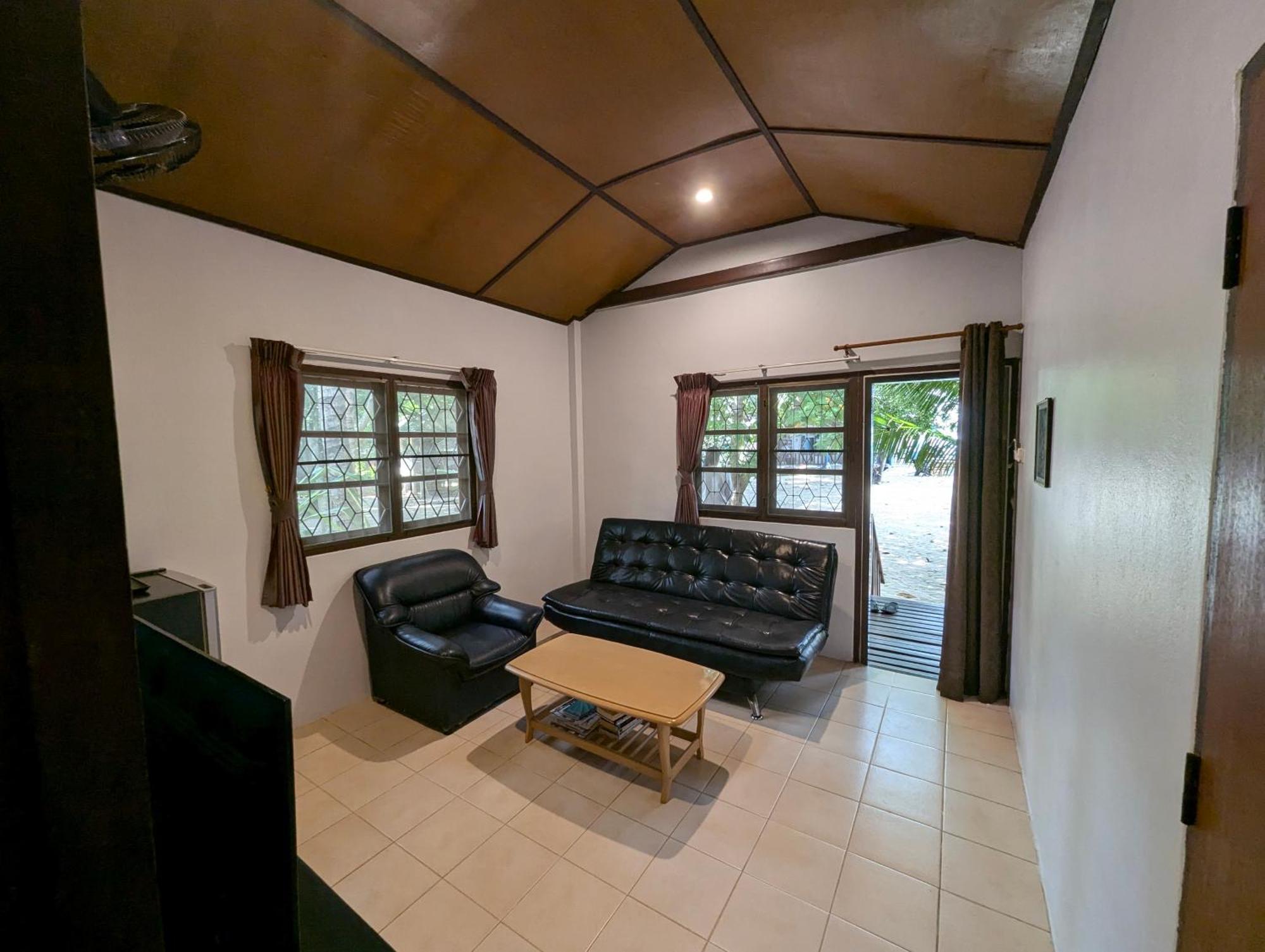 Moonhut Hotel 2*