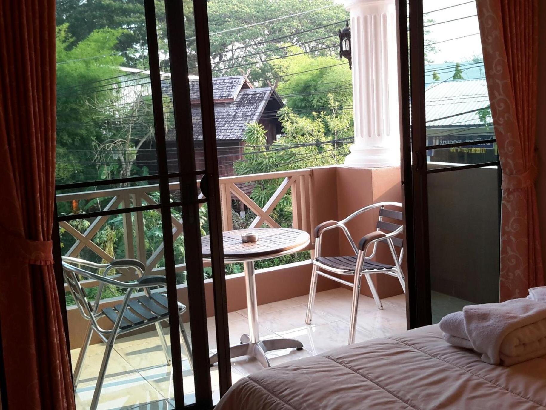 Pensão Donchai House Guest House& Cafe 2*