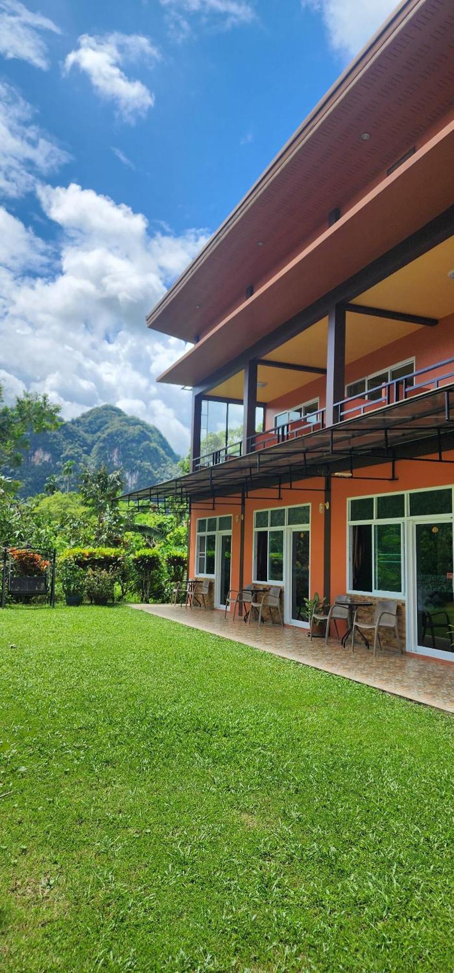 Khao Sok Country 2*
