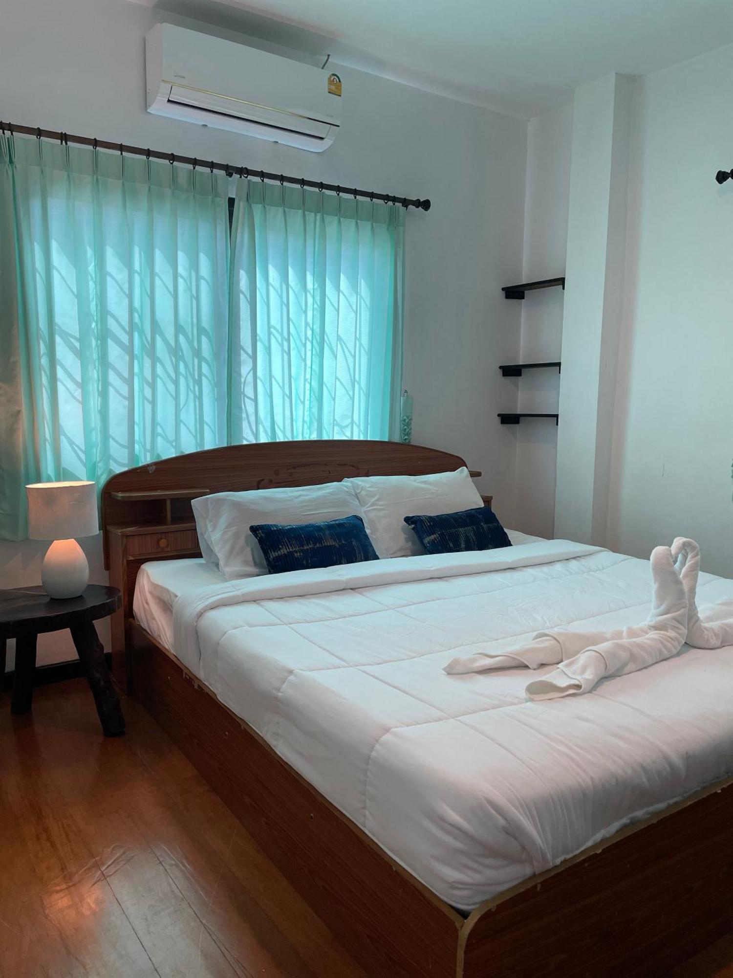 Sunrise Holiday home Ban Bang Po
