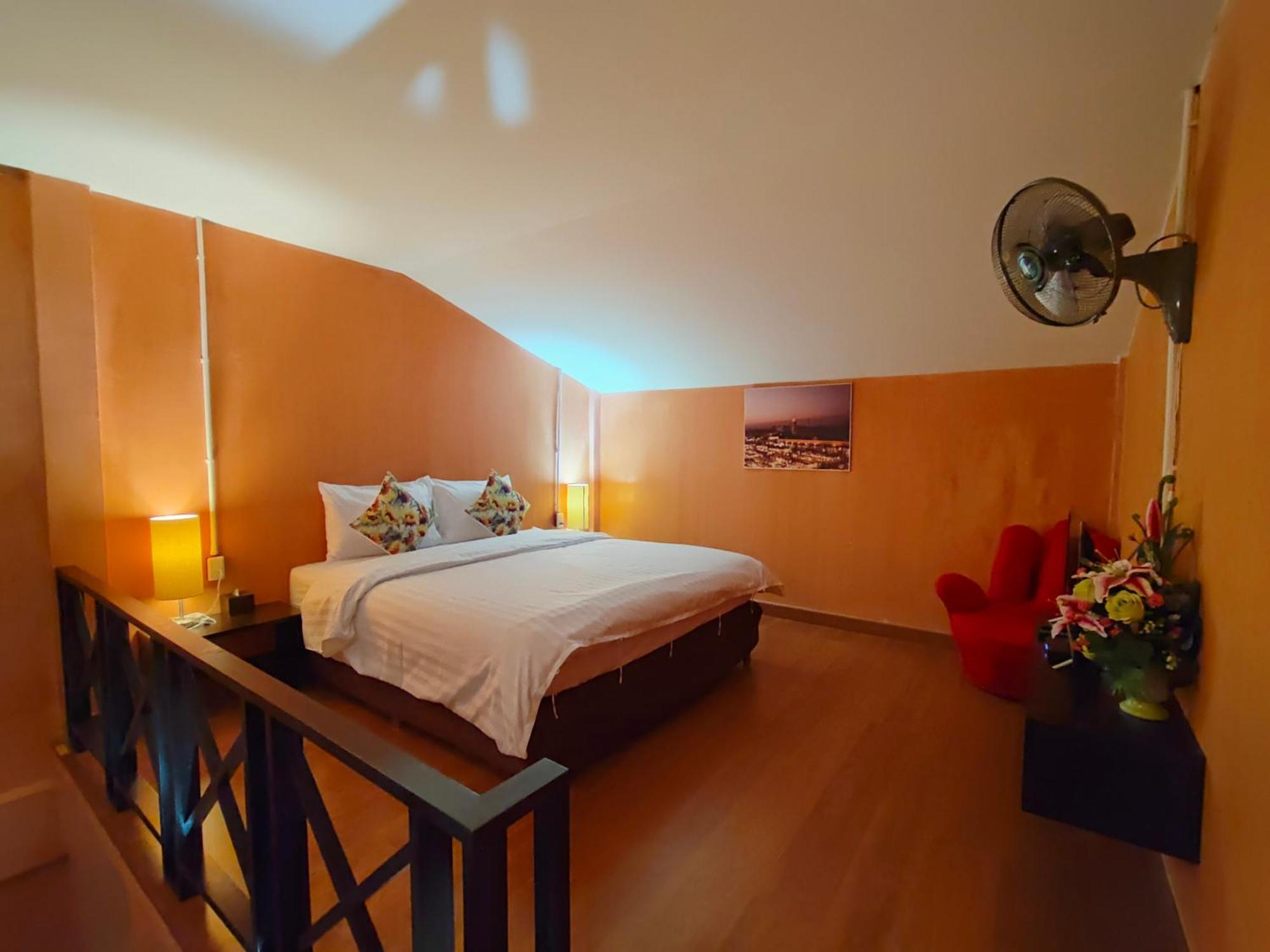 Retro Box Hotel 3*