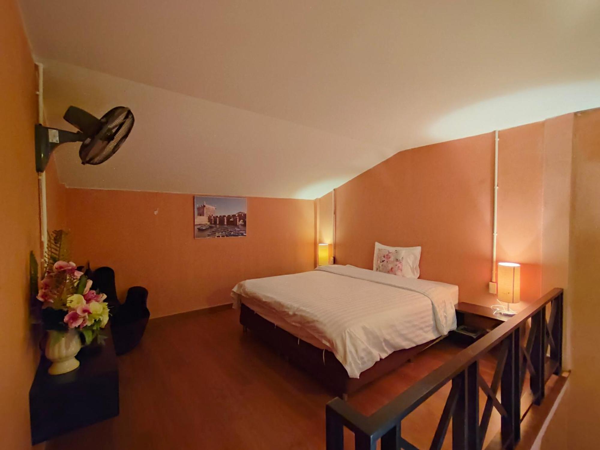 Retro Box Hotel Chumphon