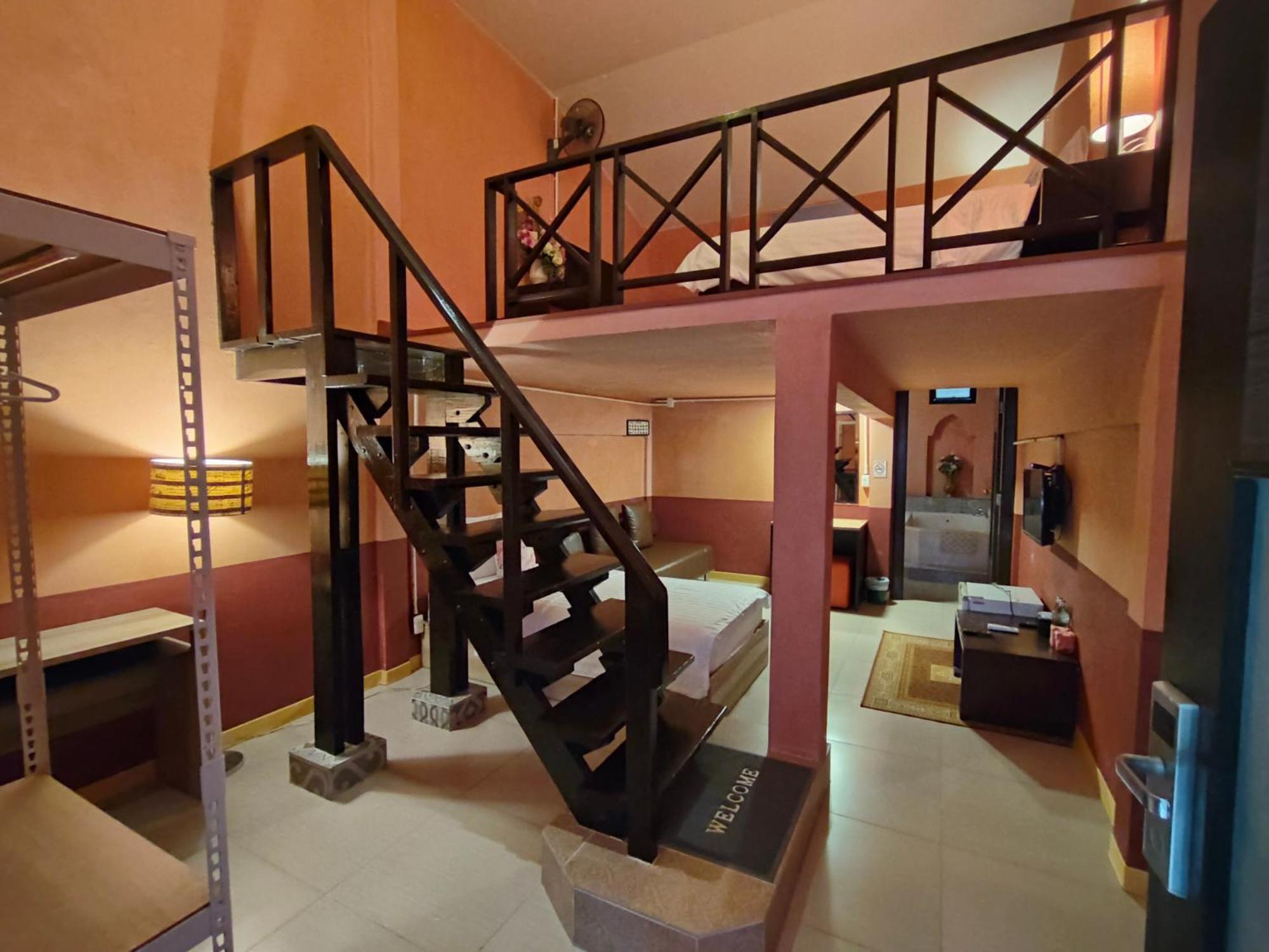Retro Box 3* Chumphon