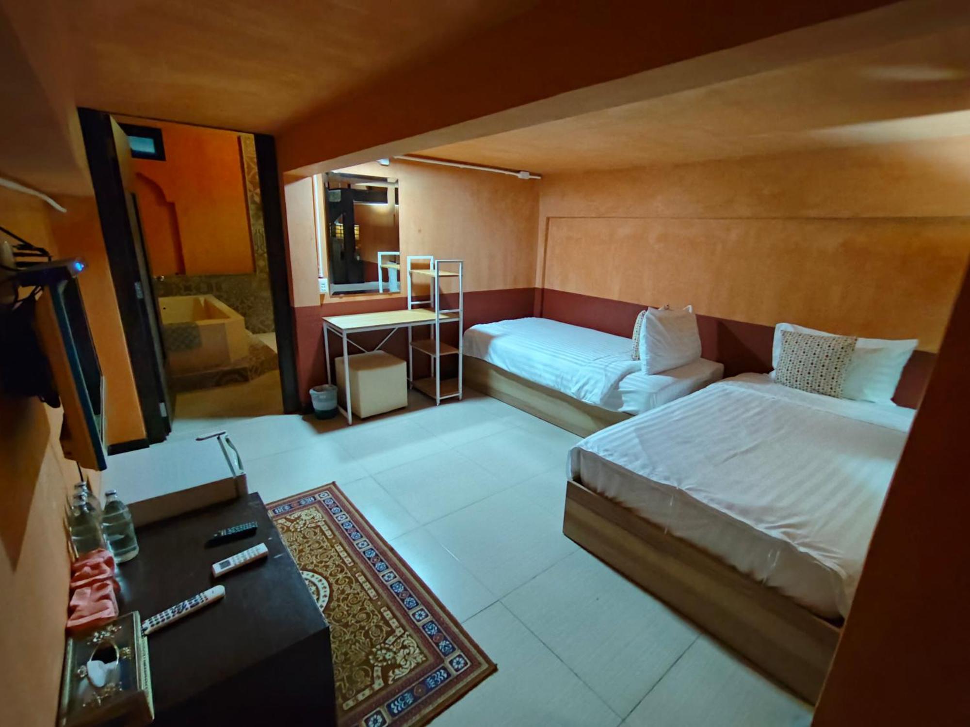 Hotel Retro Box