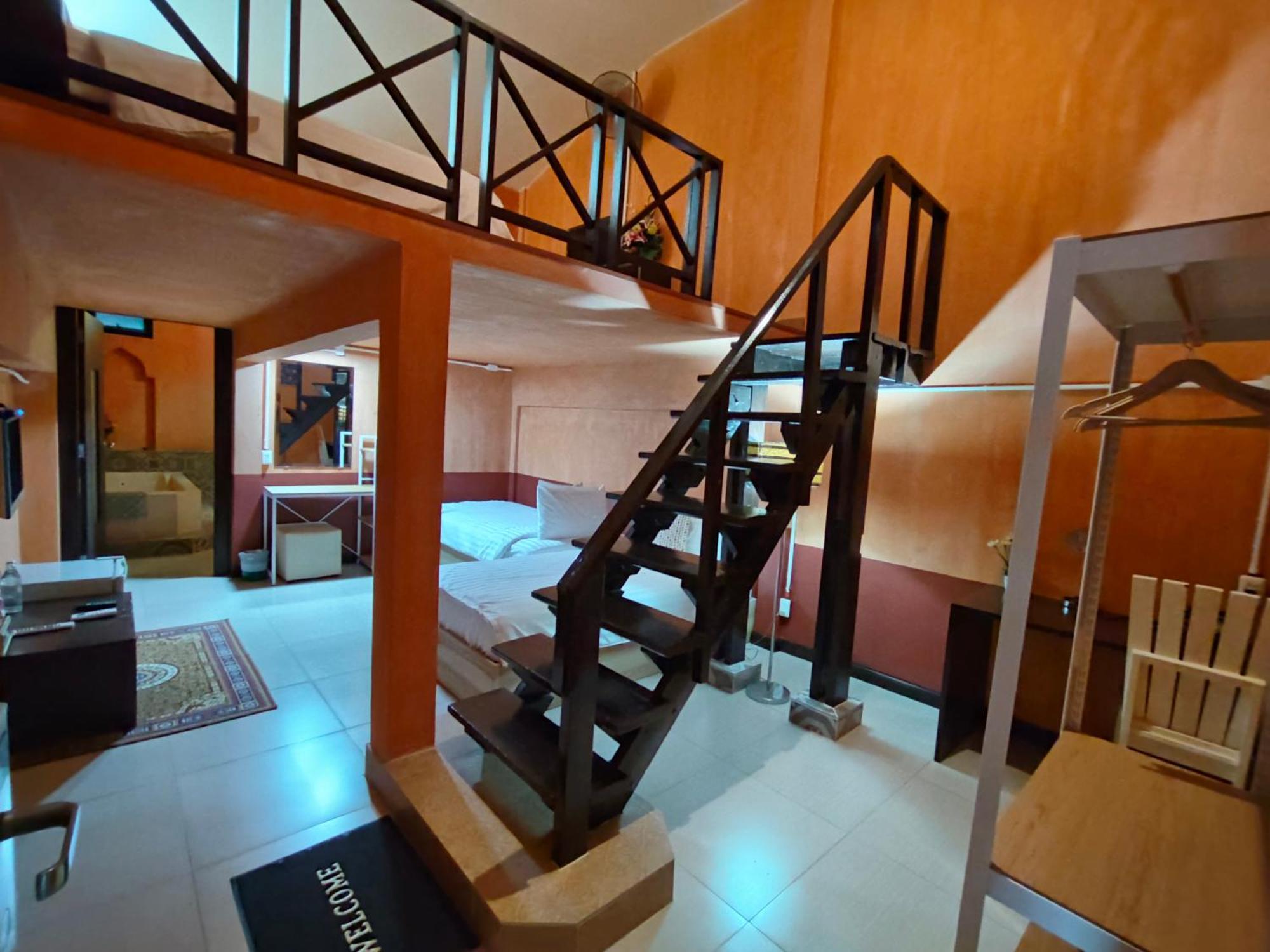 Retro Box Hotel 3*