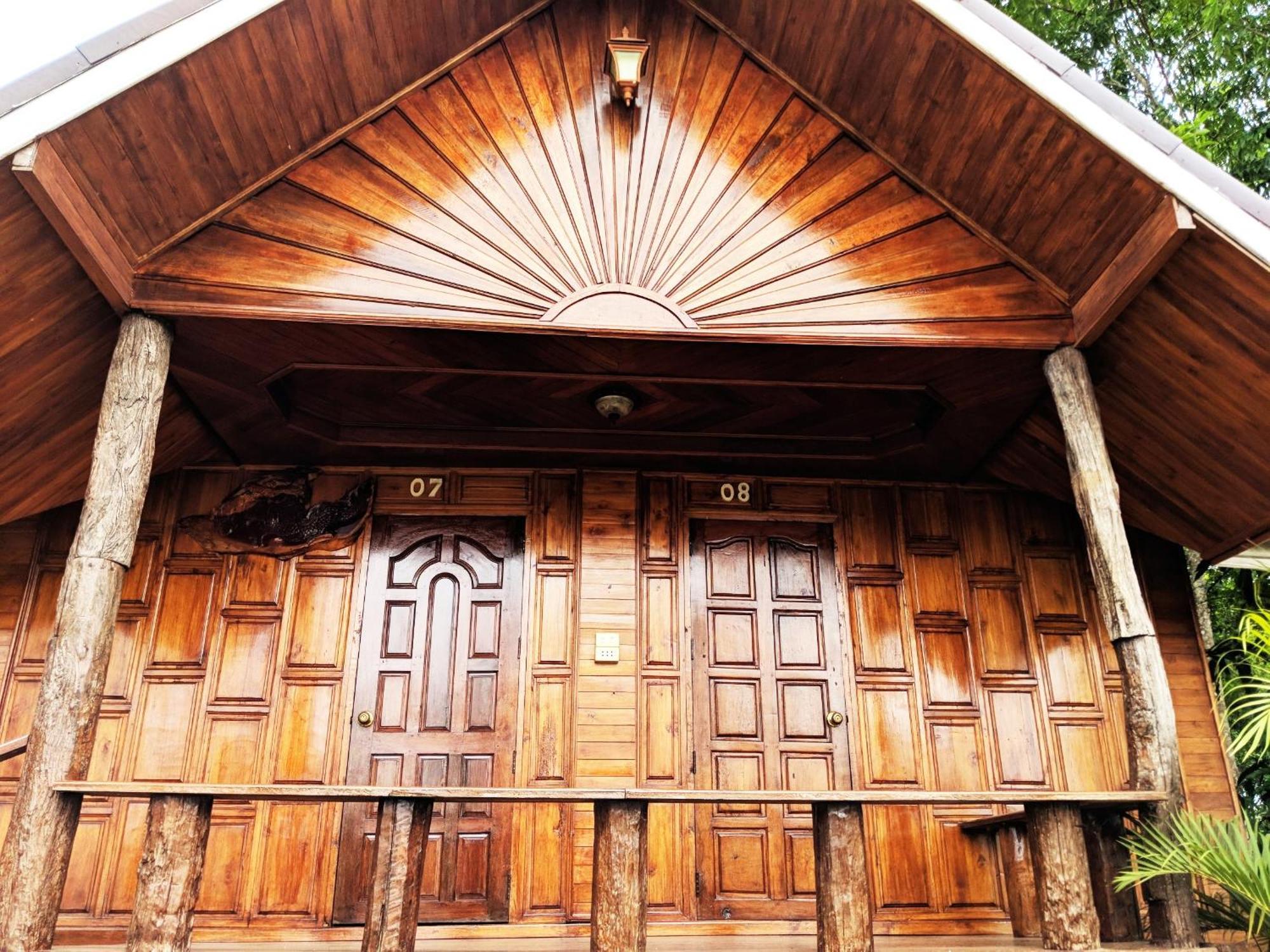 Bansuanphuhong Chiang Khan