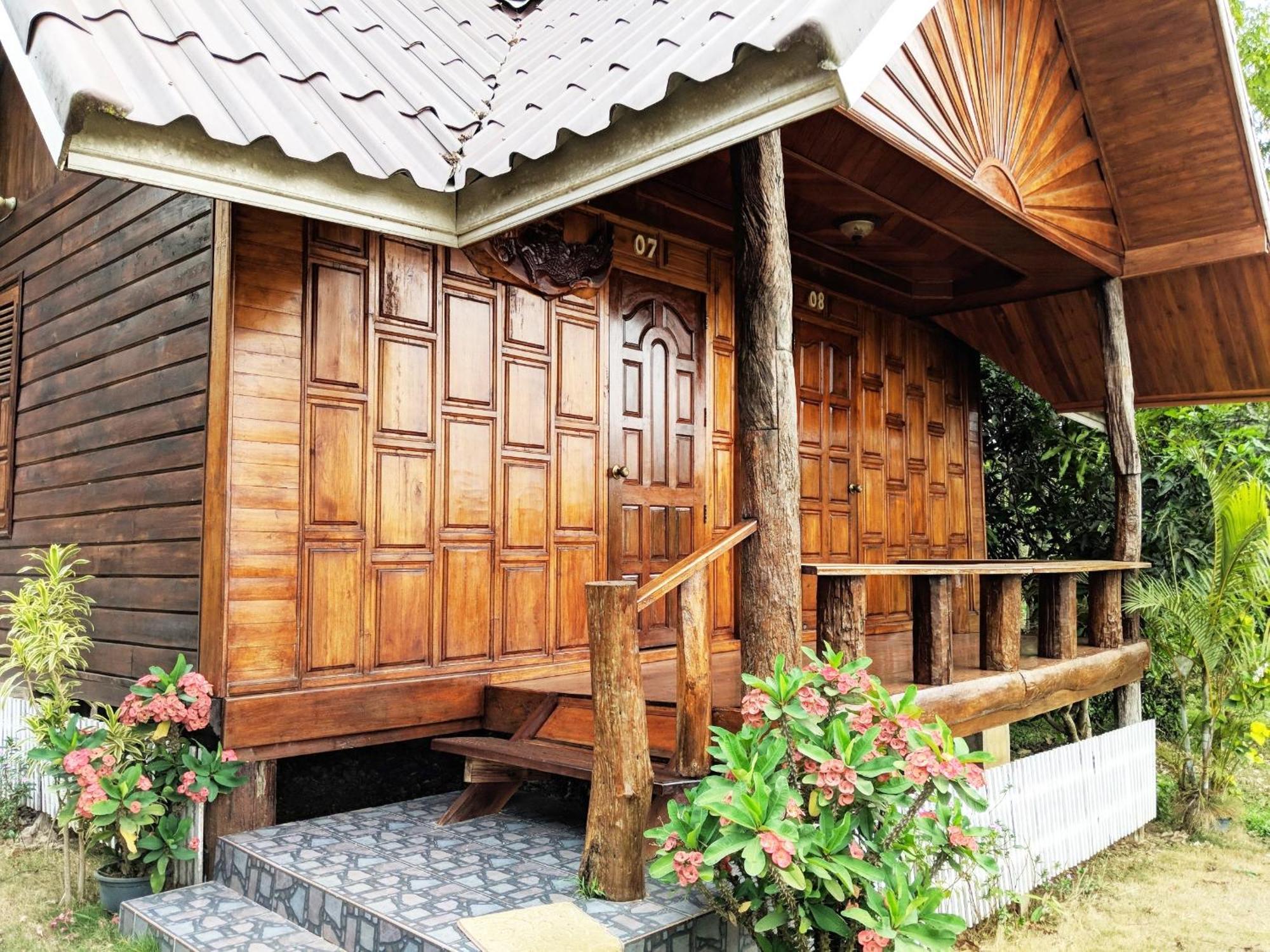 Bansuanphuhong Resort