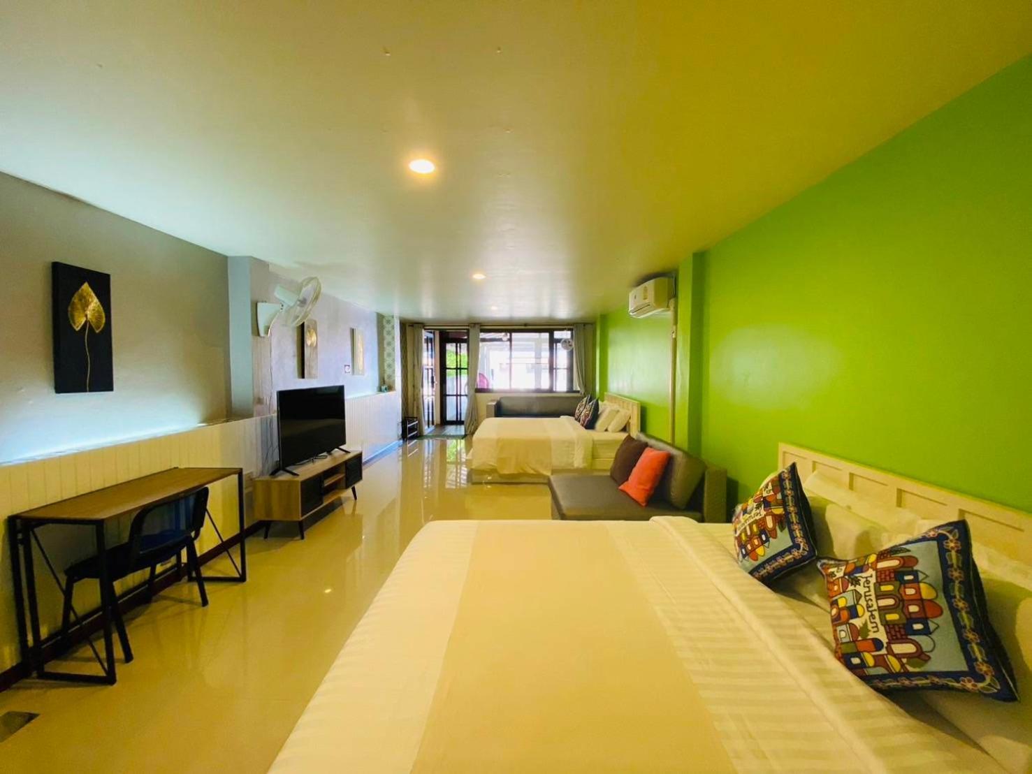 Talay Sai @ Thung Wua Laen Hotel Pathiu