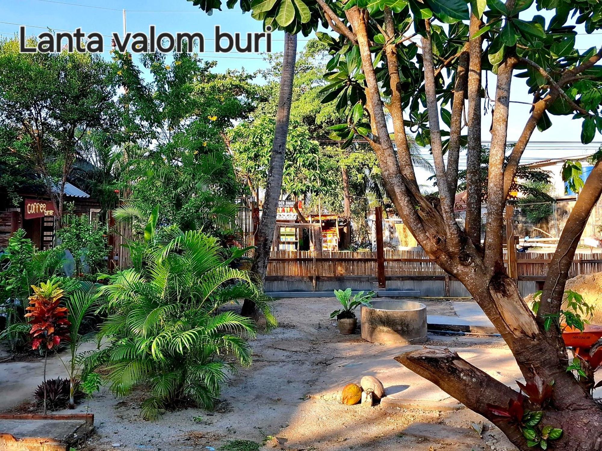 Lanta Valom Buri Chalet
