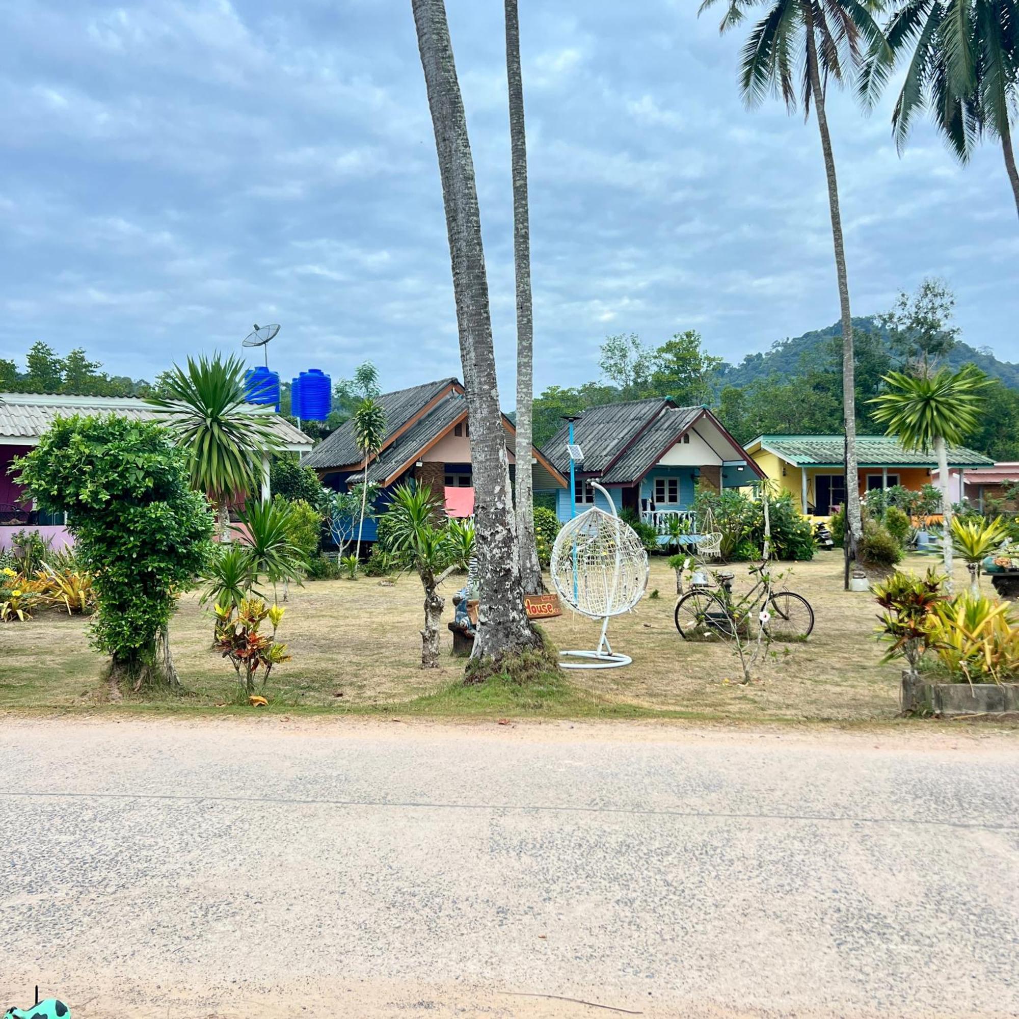 Lee Red House 2* Ban Lak Uan