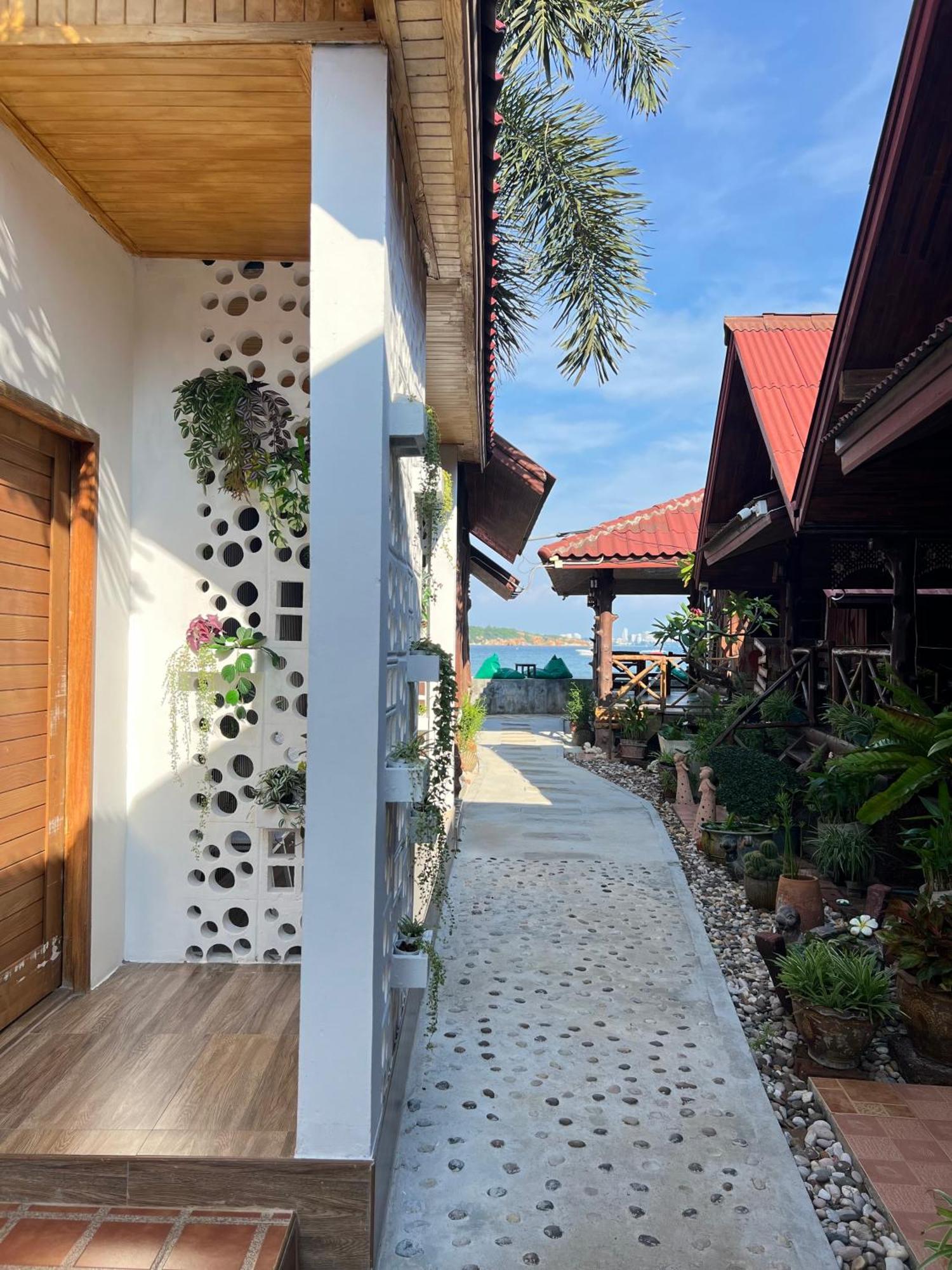 Homebeach Resort