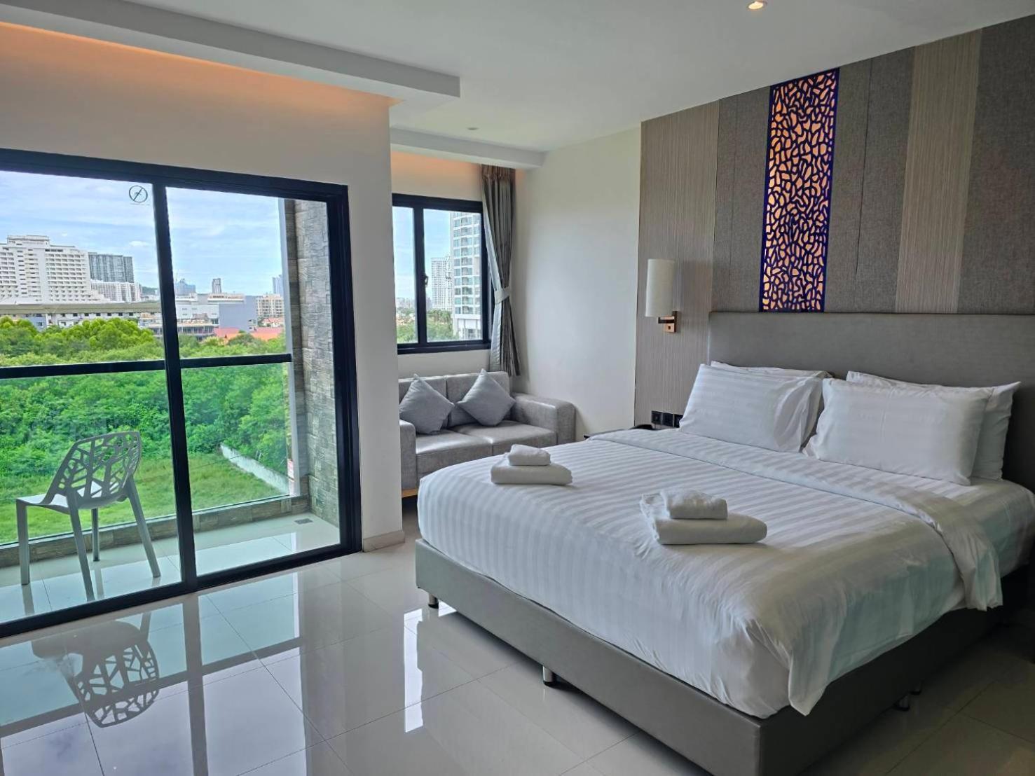 The Tj 4* Jomtien Beach