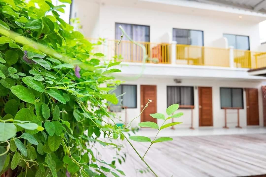 Sidewalk Boutique Hotel 2*