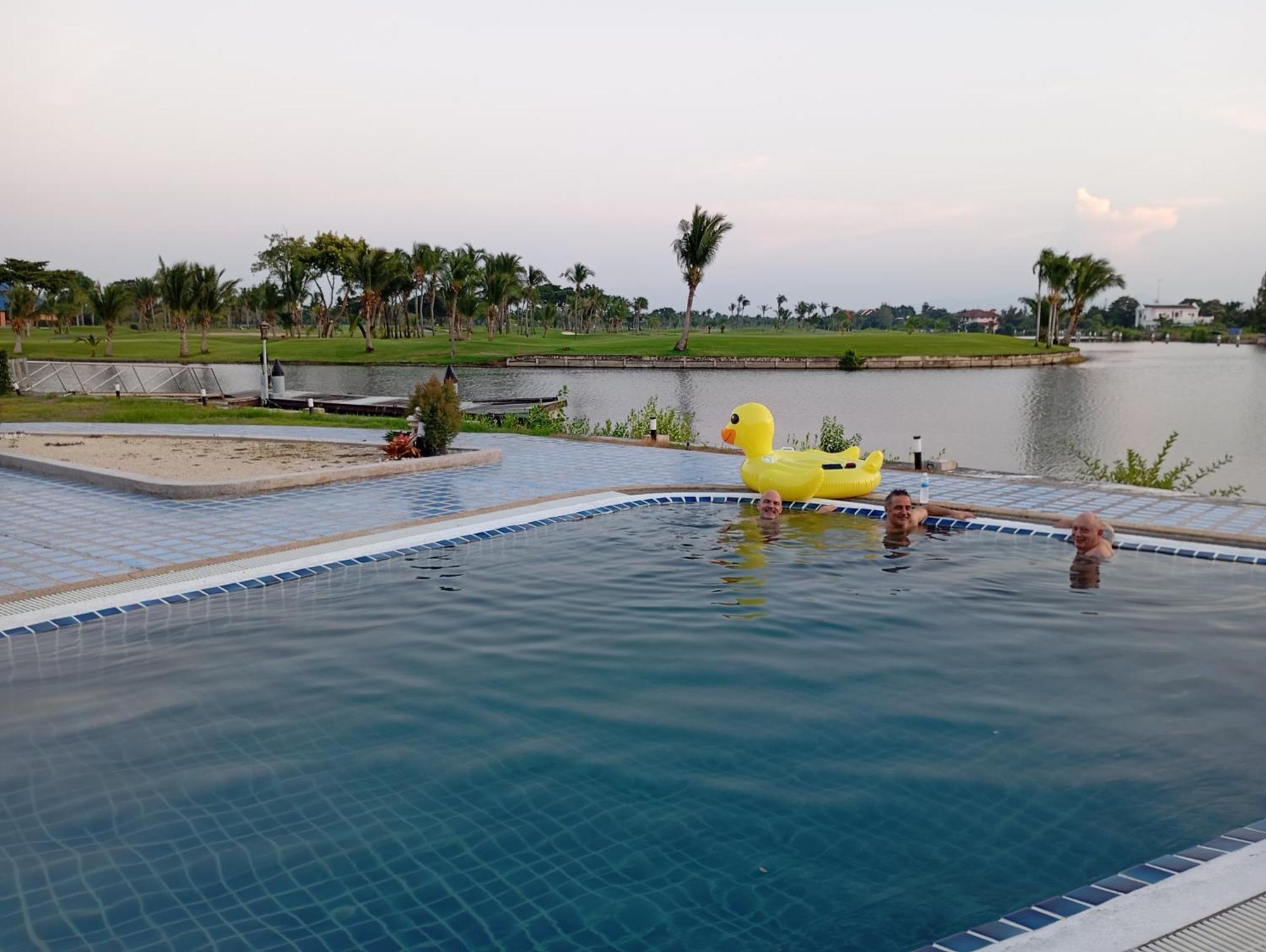 Homestay Waterfront Golf Bang Pakong