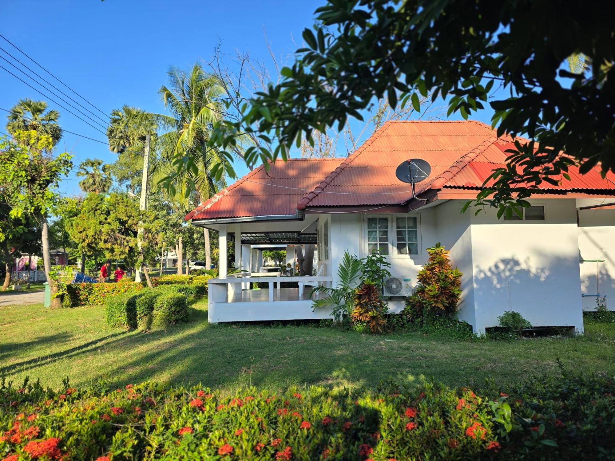 Resort Baan Golden & Residences