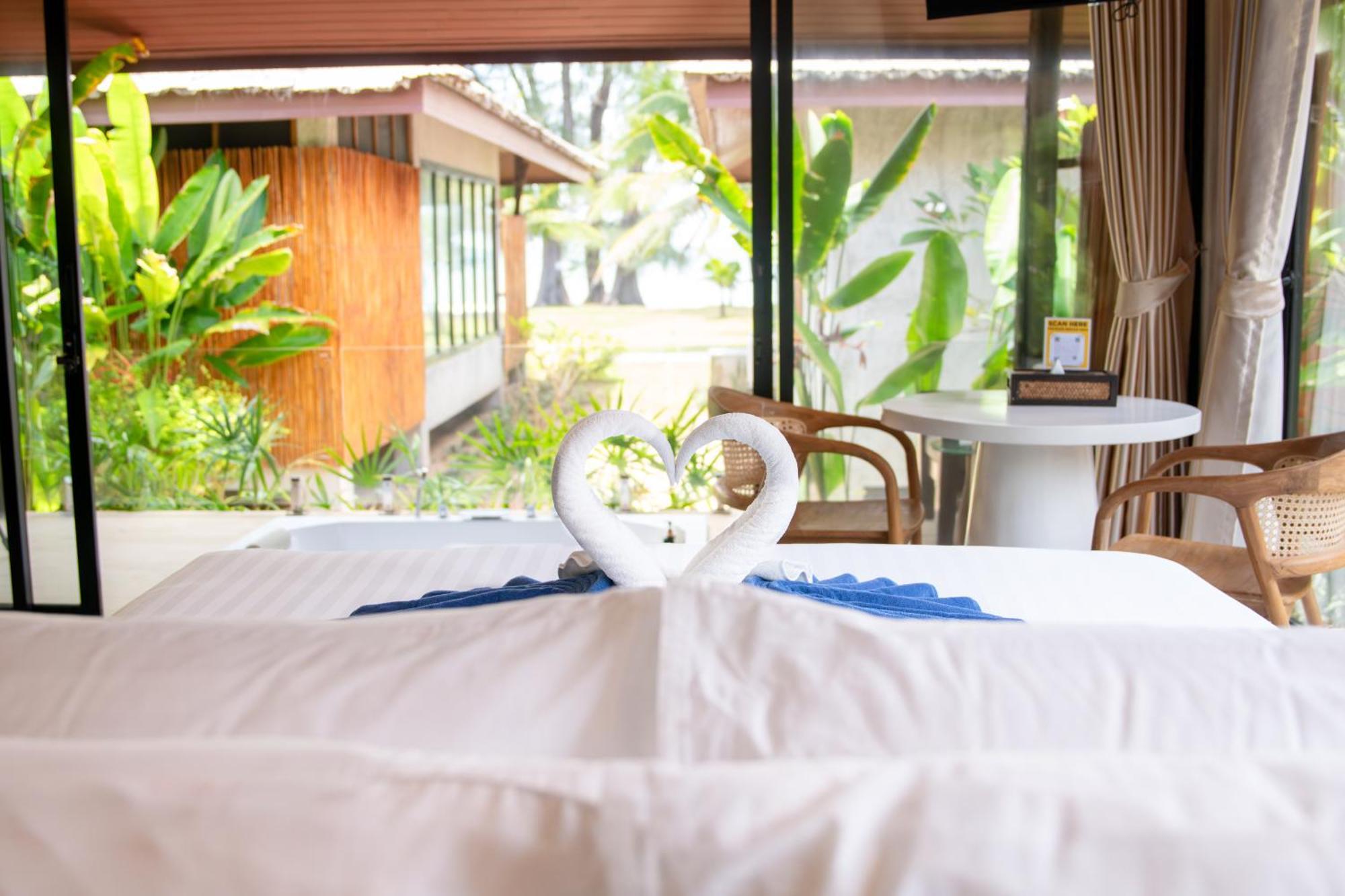 Long - Sha Extra Holiday park Koh Lanta