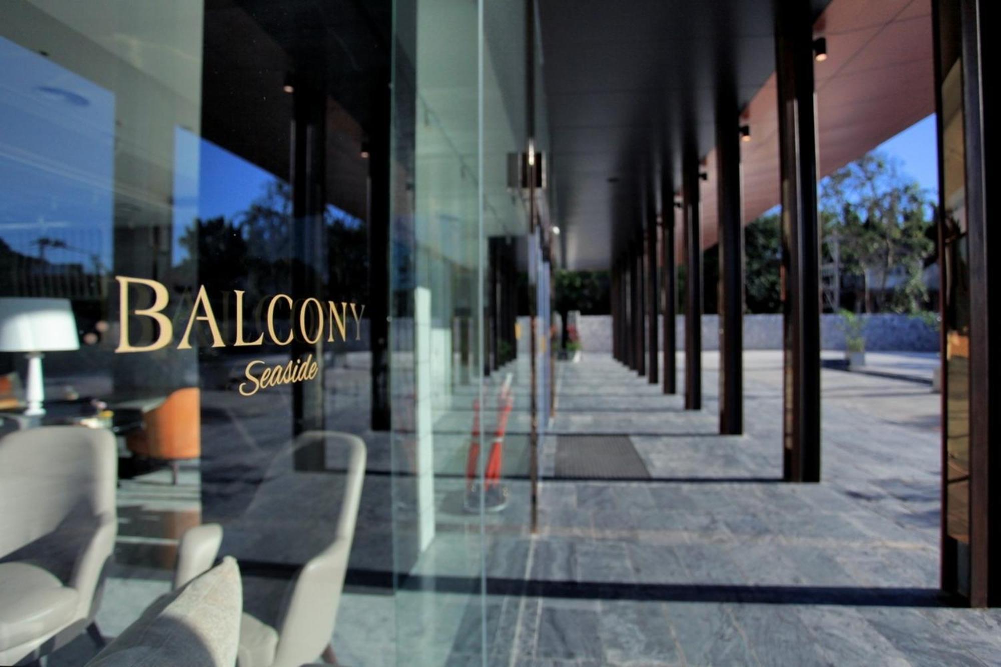 Balcony Seaside Sriracha & Serviced Aparthotel Si Racha