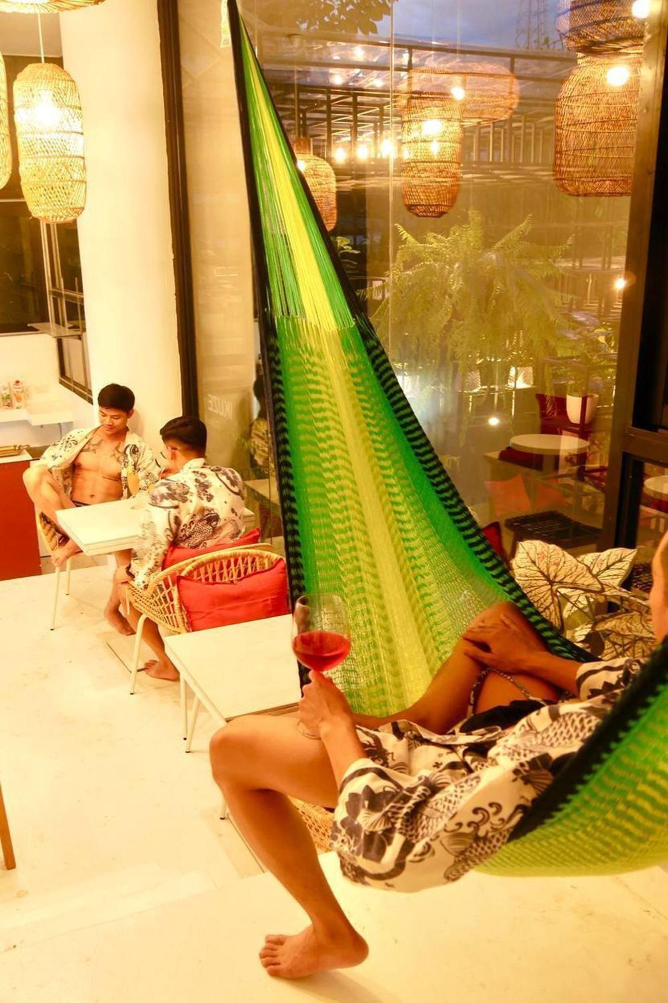 Blu Ari Stylish Gay Poshtel Banguecoque