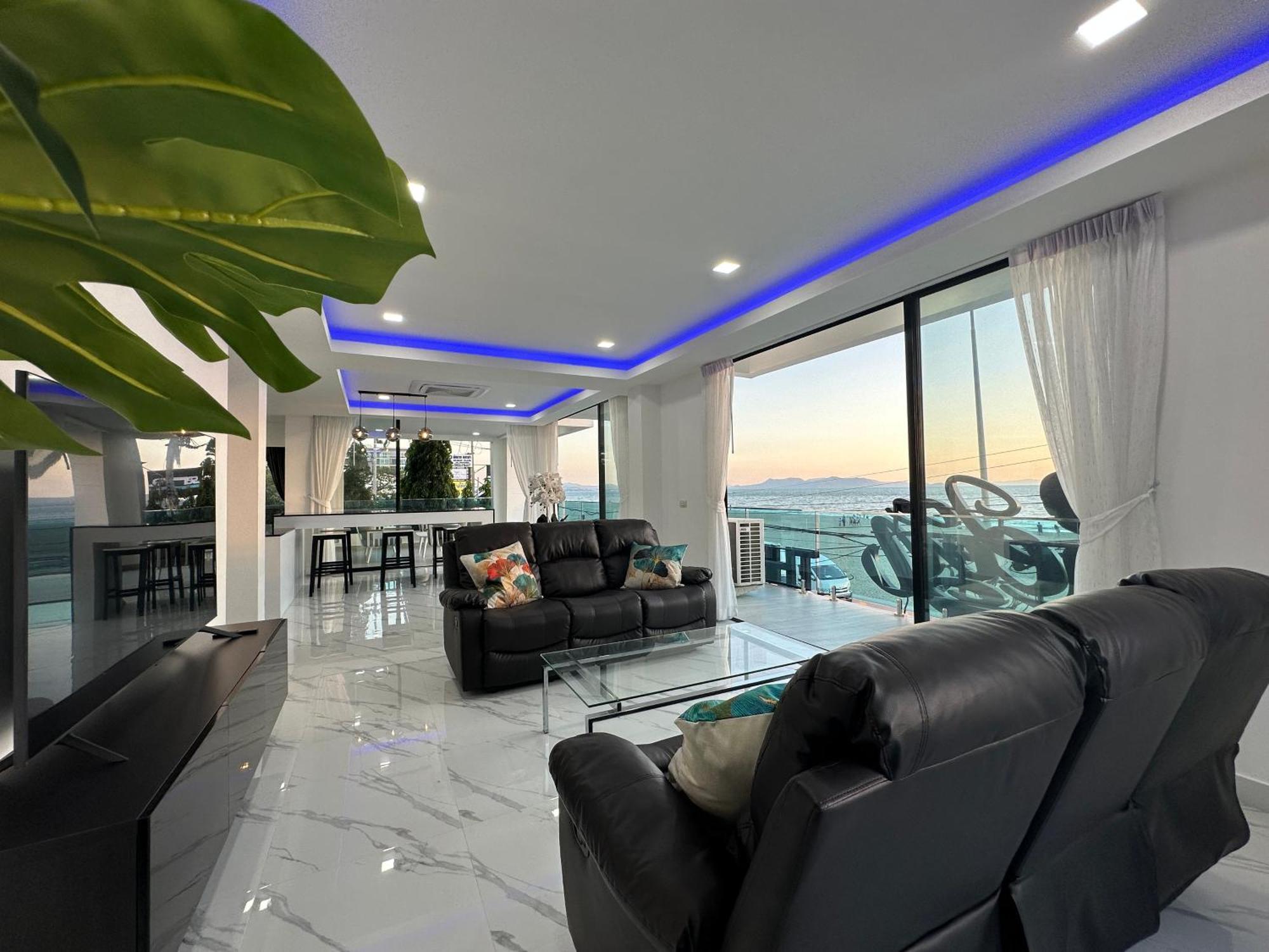 Stunning Beachfront View Luxurious 20 Apartment