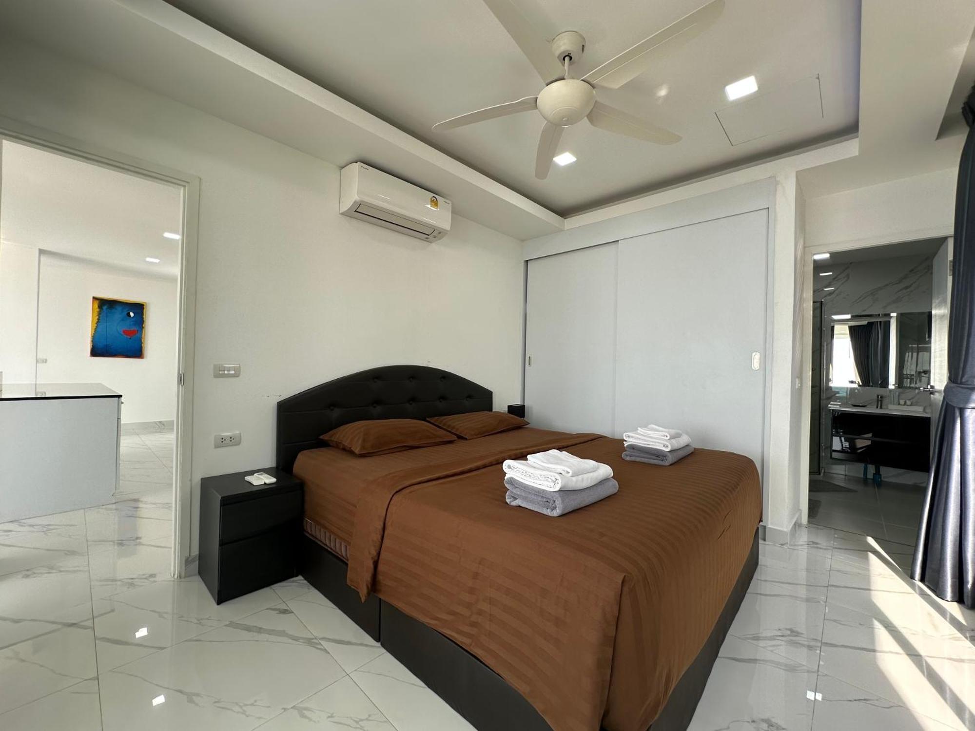 Apartment Stunning Beachfront View Luxurious 20 *