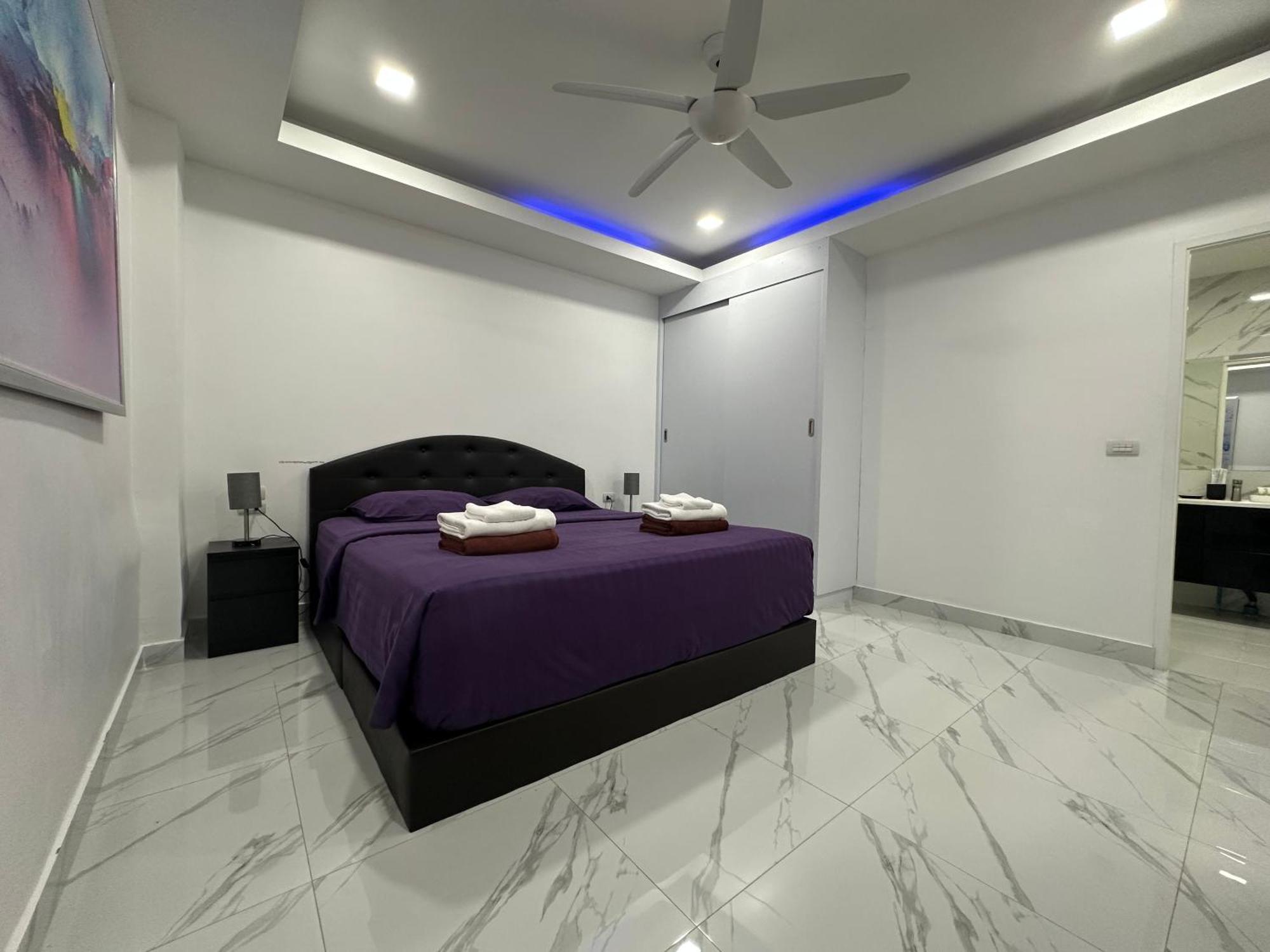 Stunning Beachfront View Luxurious 20 *