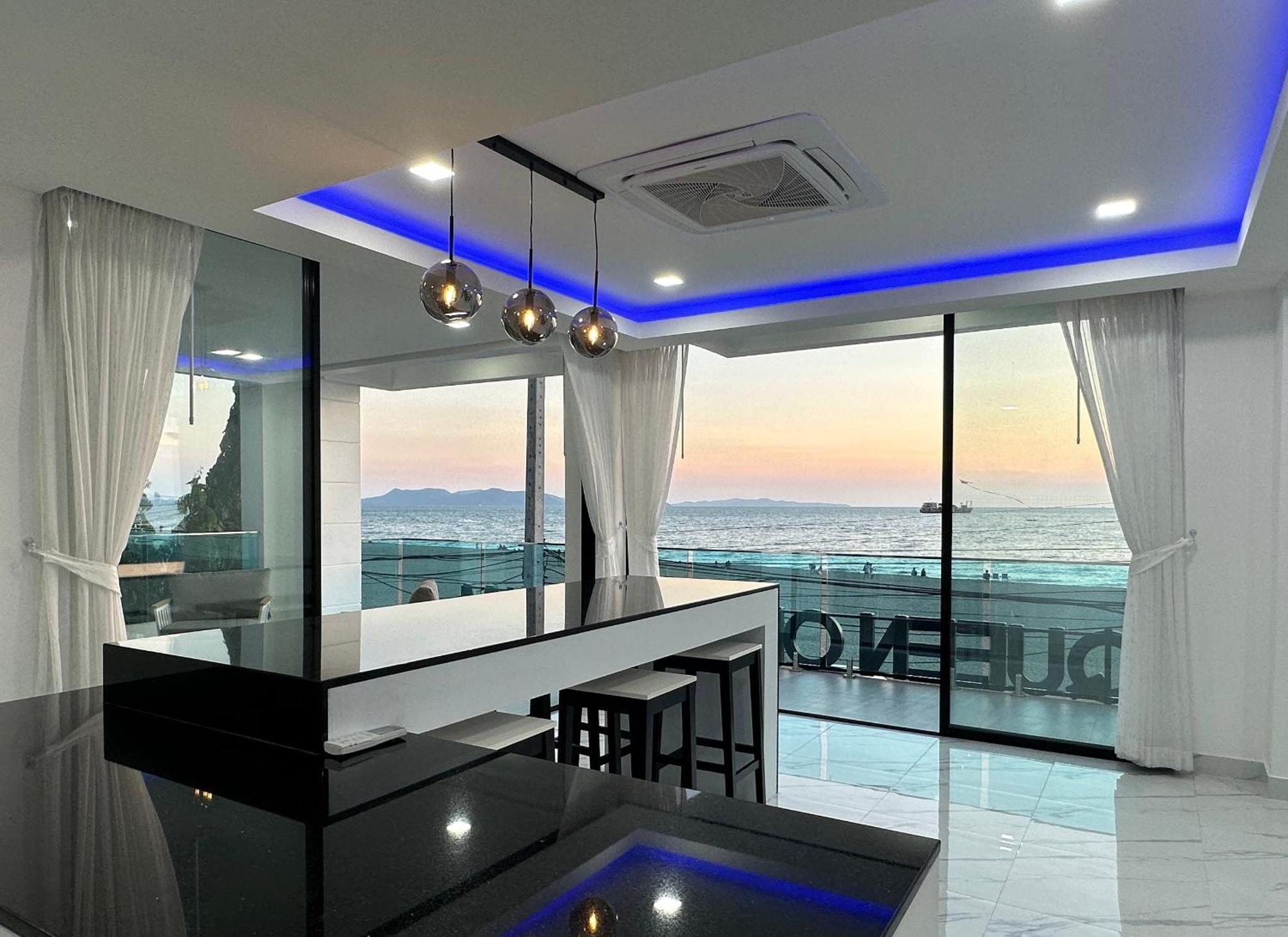 Stunning Beachfront View Luxurious 20 Jomtien Beach