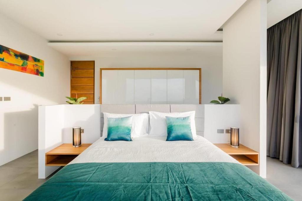 Yamu Hills Panoramic Ocean View 6 Bed Luxury Villa