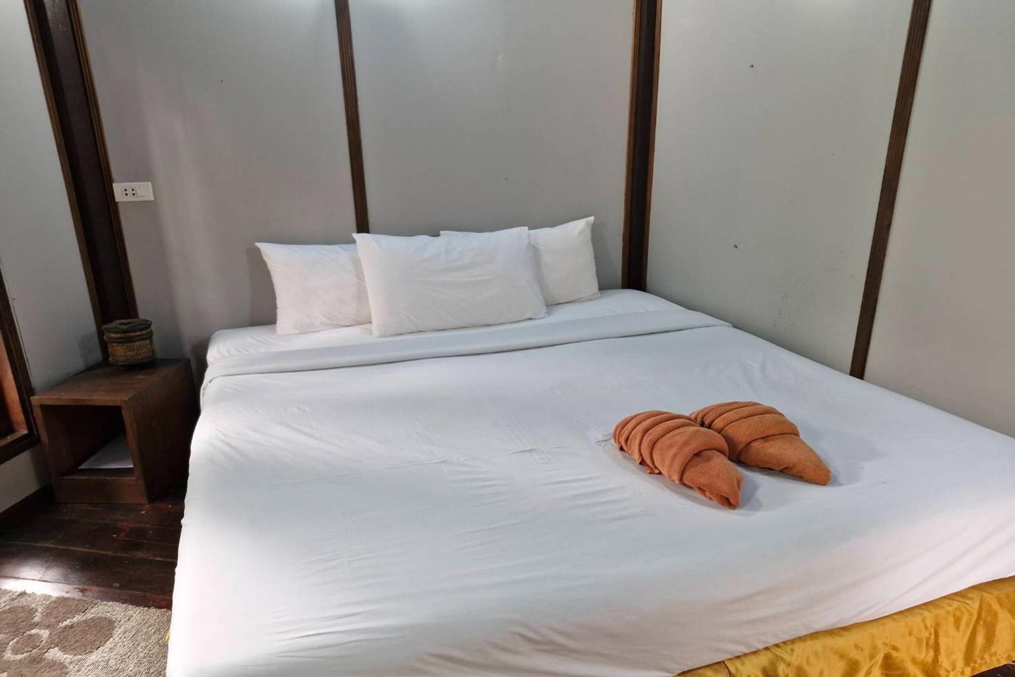 Tontarn And Resort Khanom