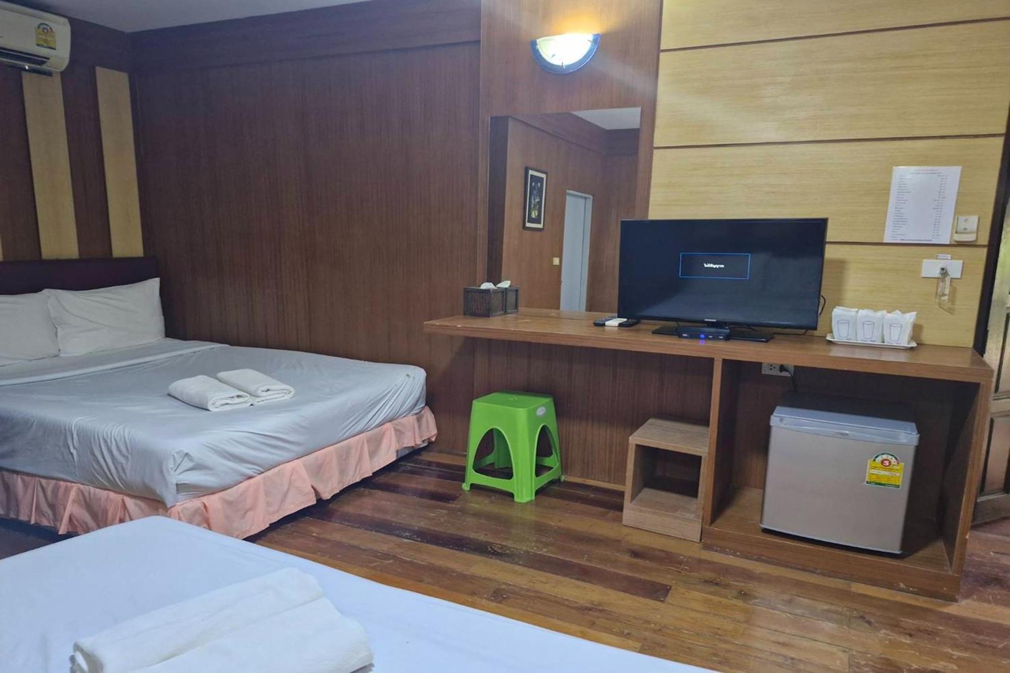 Tontarn And Resort Khanom