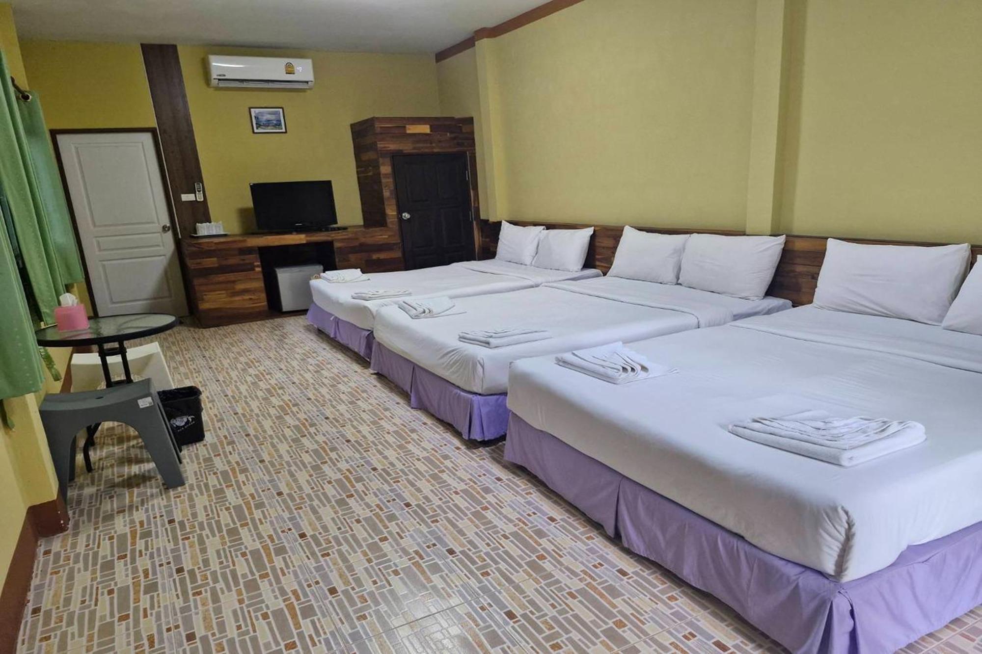 Tontarn And Resort Khanom