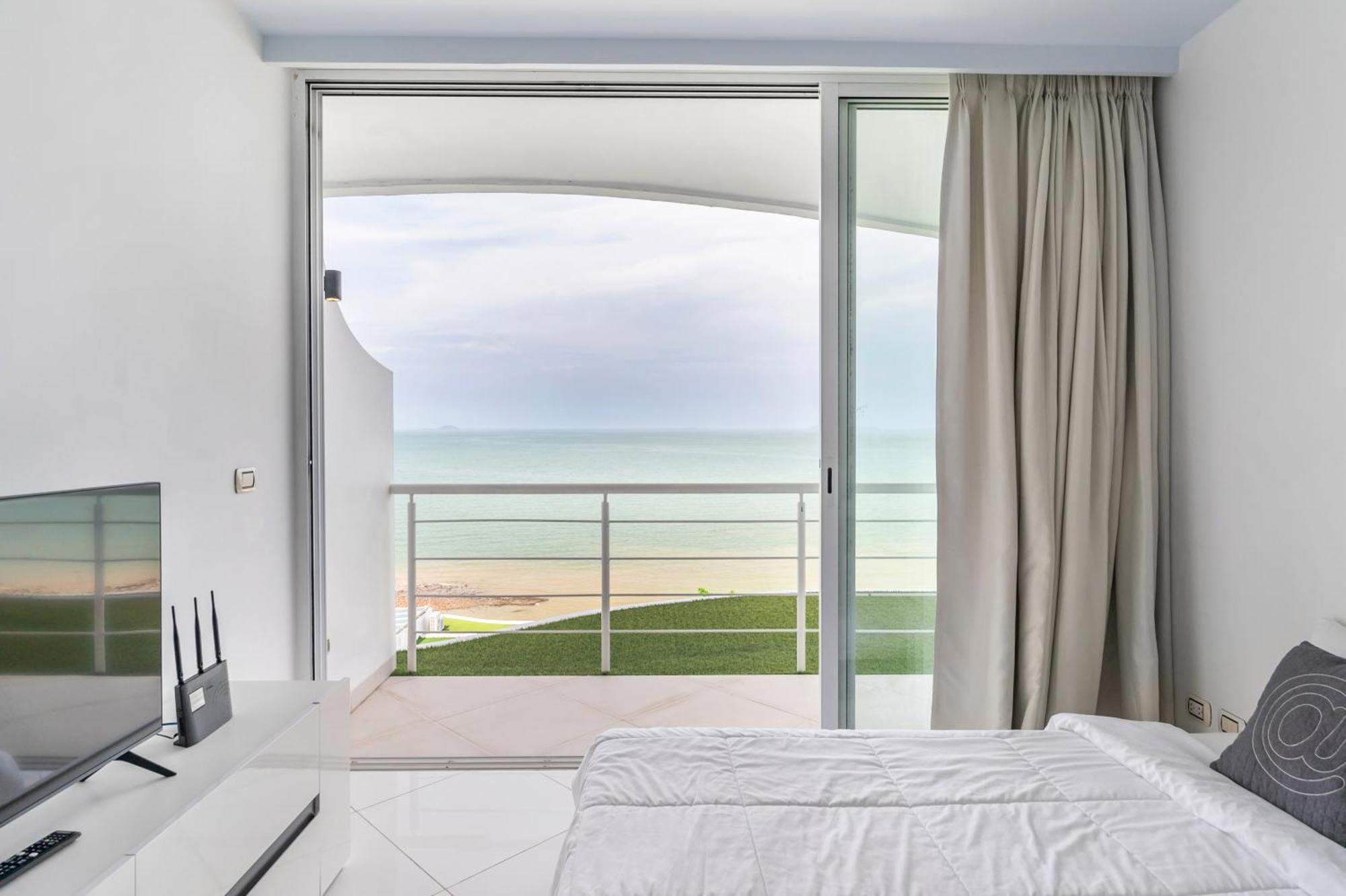 Pure Sunset - Ocean View Room, Pattaya