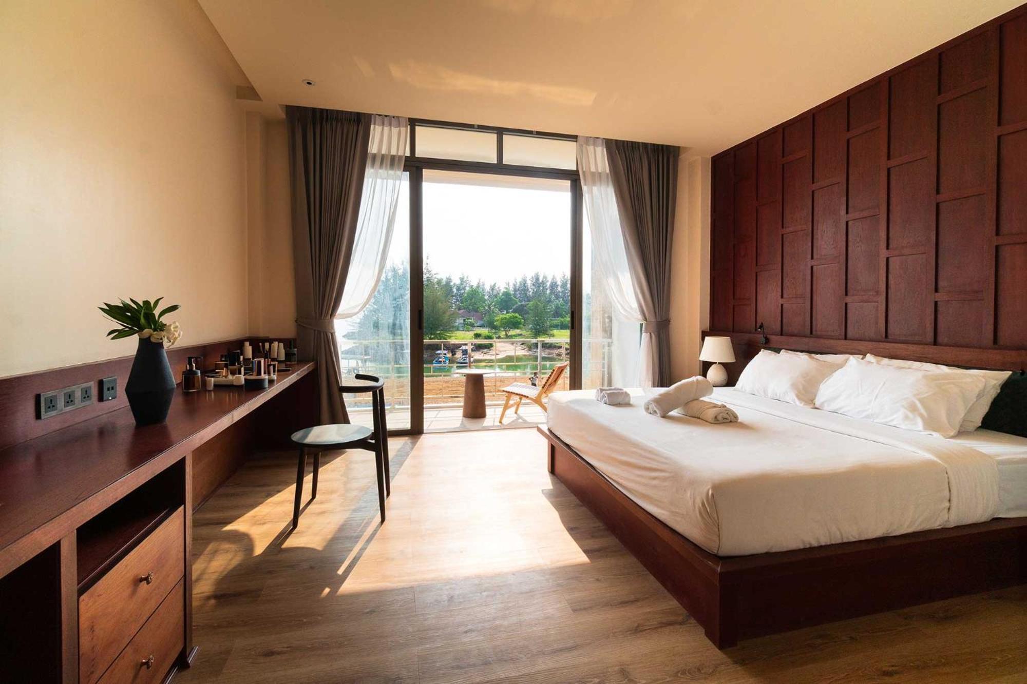 Hotel Koh Talu On Shore & Bang Saphan