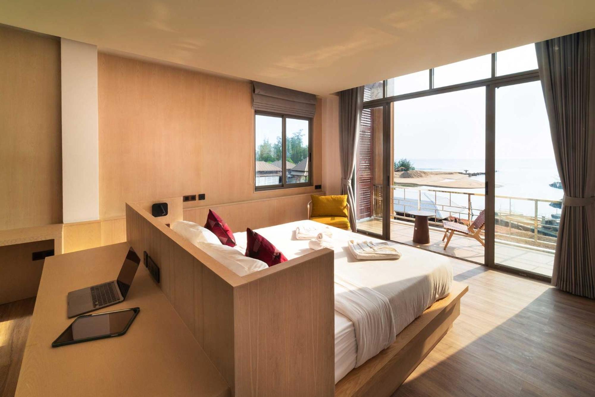 Hotel Koh Talu On Shore & Bang Saphan