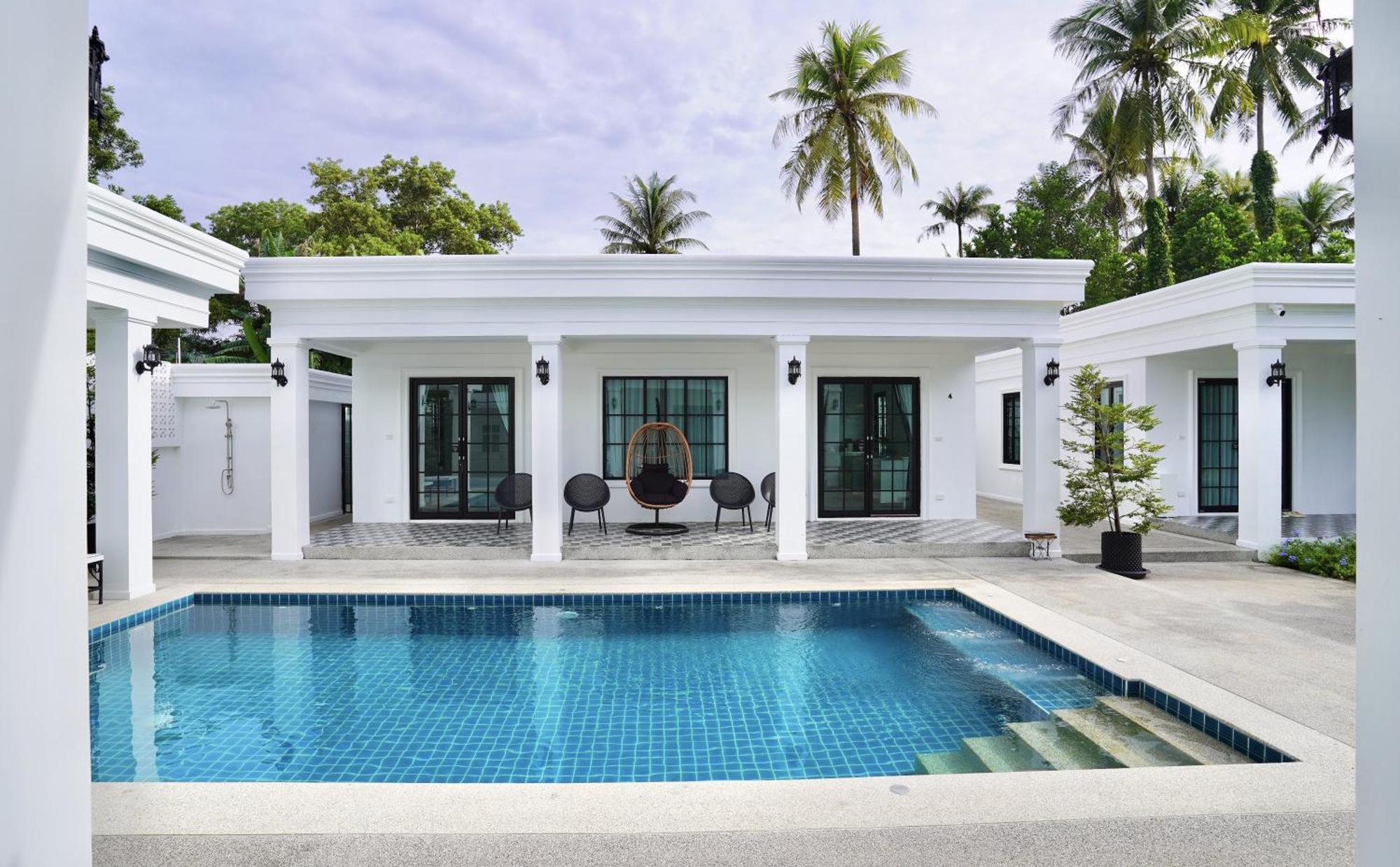 Tarn Villa