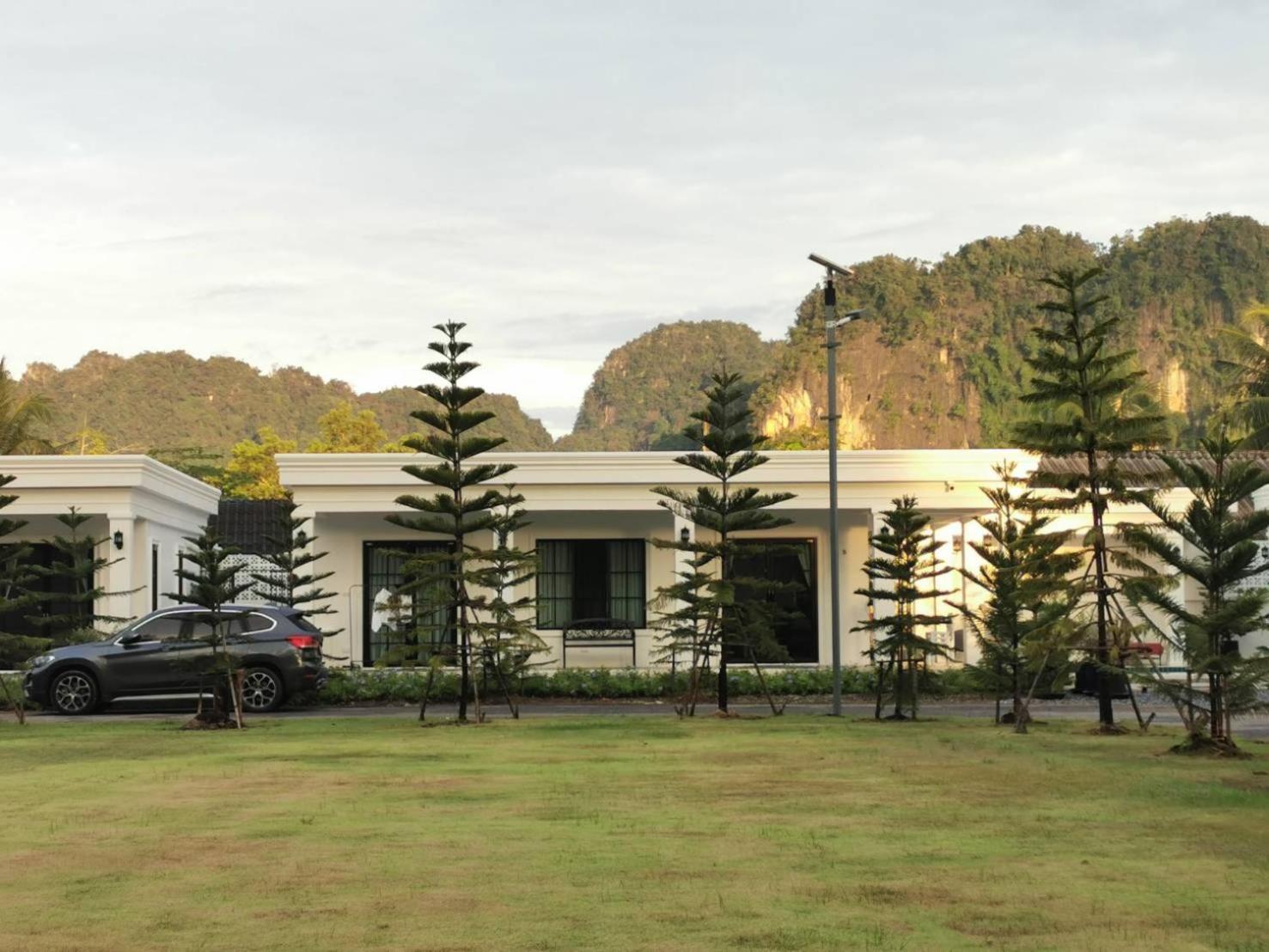 Tarn Villa