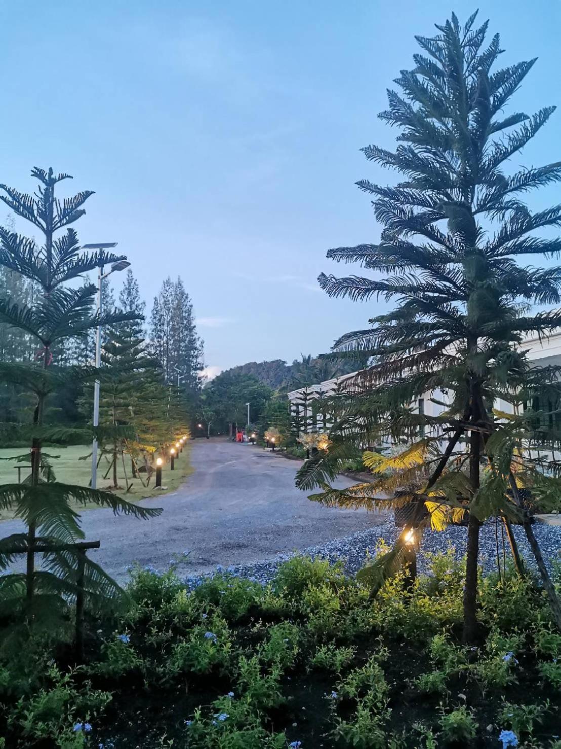 Tarn Villa