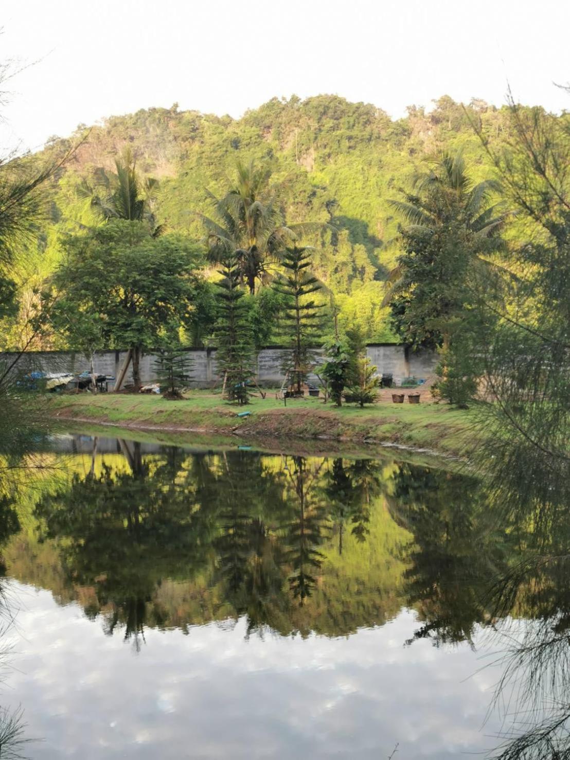 Tarn Villa
