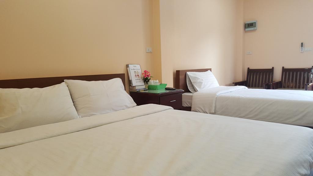 Aparthotel Jirasin &