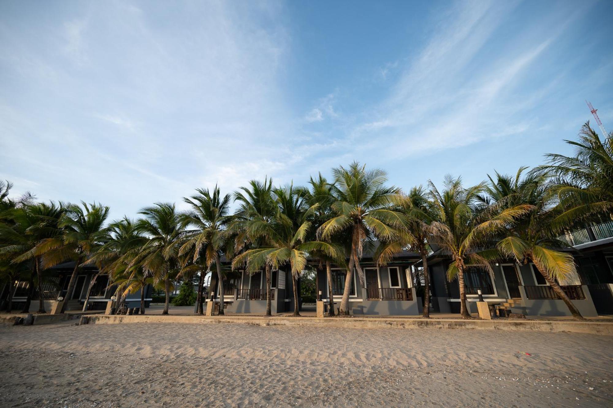 Baan Faa Talaychan Chao Lao Beach