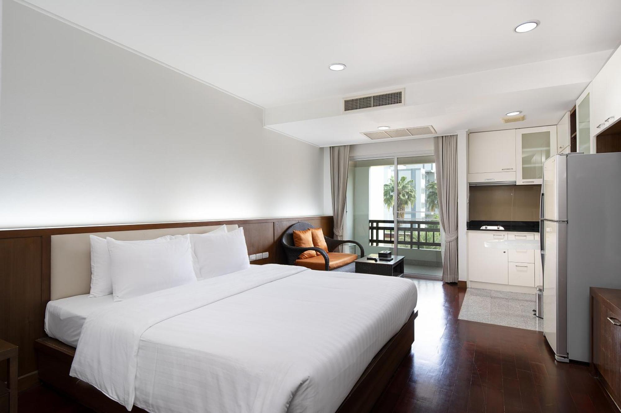 Hotel Jasmine Sriracha 4*