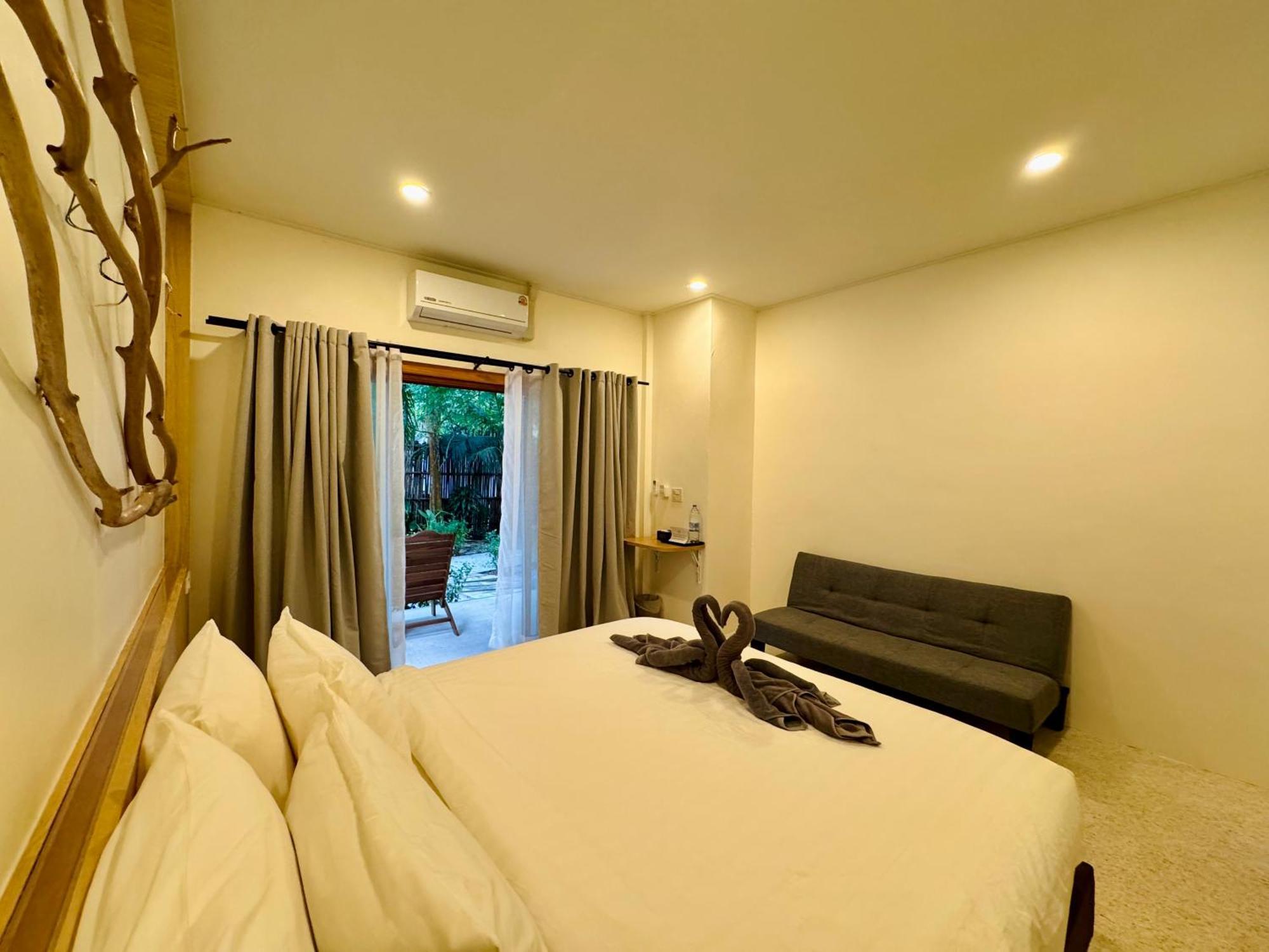 Sunny Cove Koh Phayam * Ranong