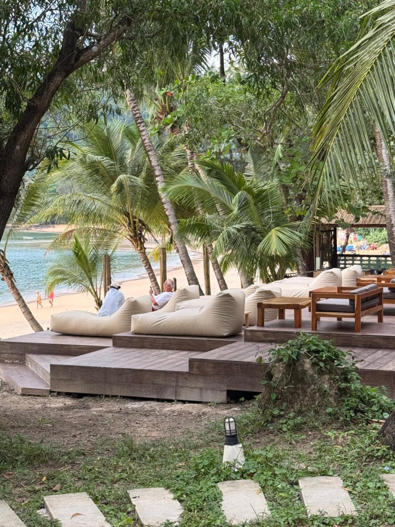 Sunny Cove Koh Phayam Ranong