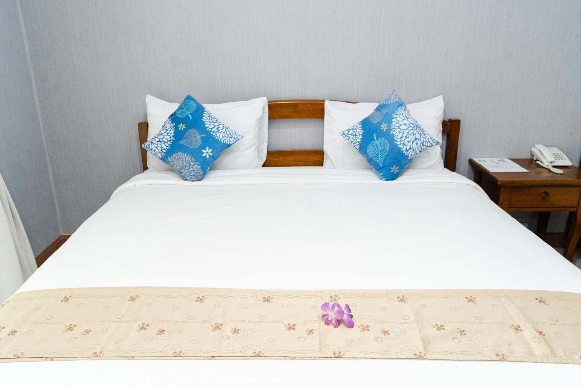 Baan Suan Khun Ta And Golf Hotel