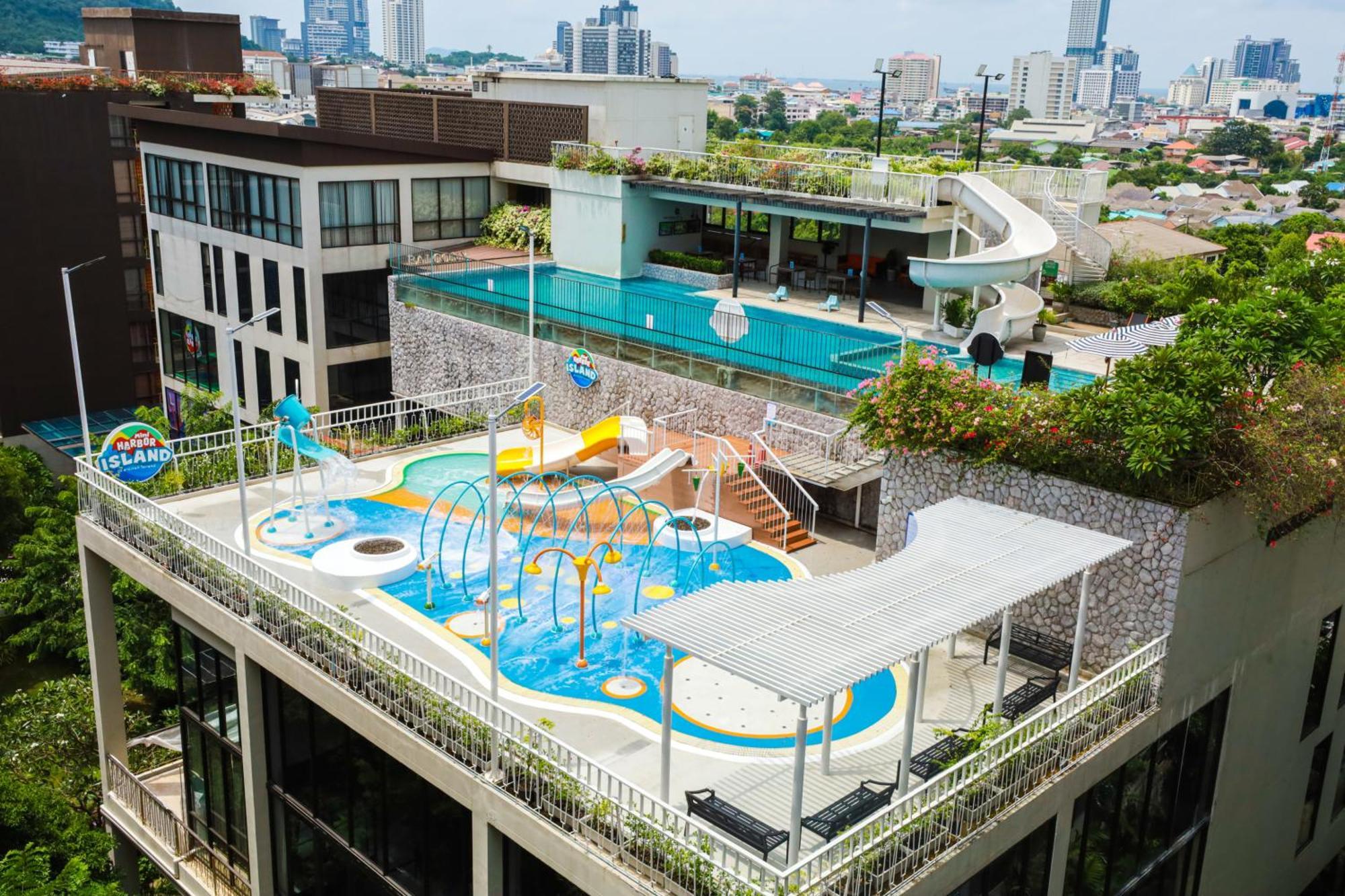 Balcony Courtyard Sriracha & Serviced 5* Si Racha
