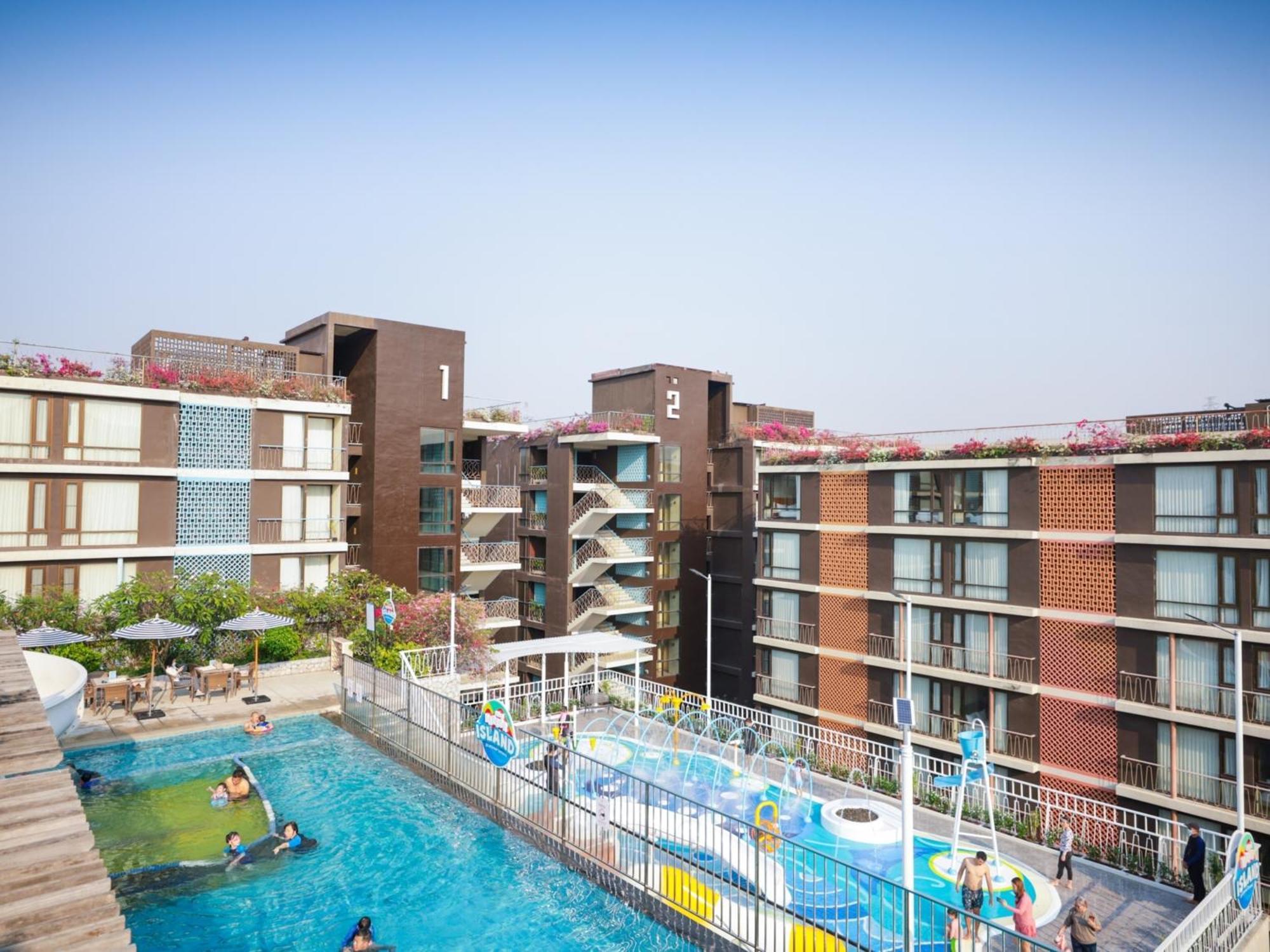 Balcony Courtyard Sriracha & Serviced 5* Si Racha